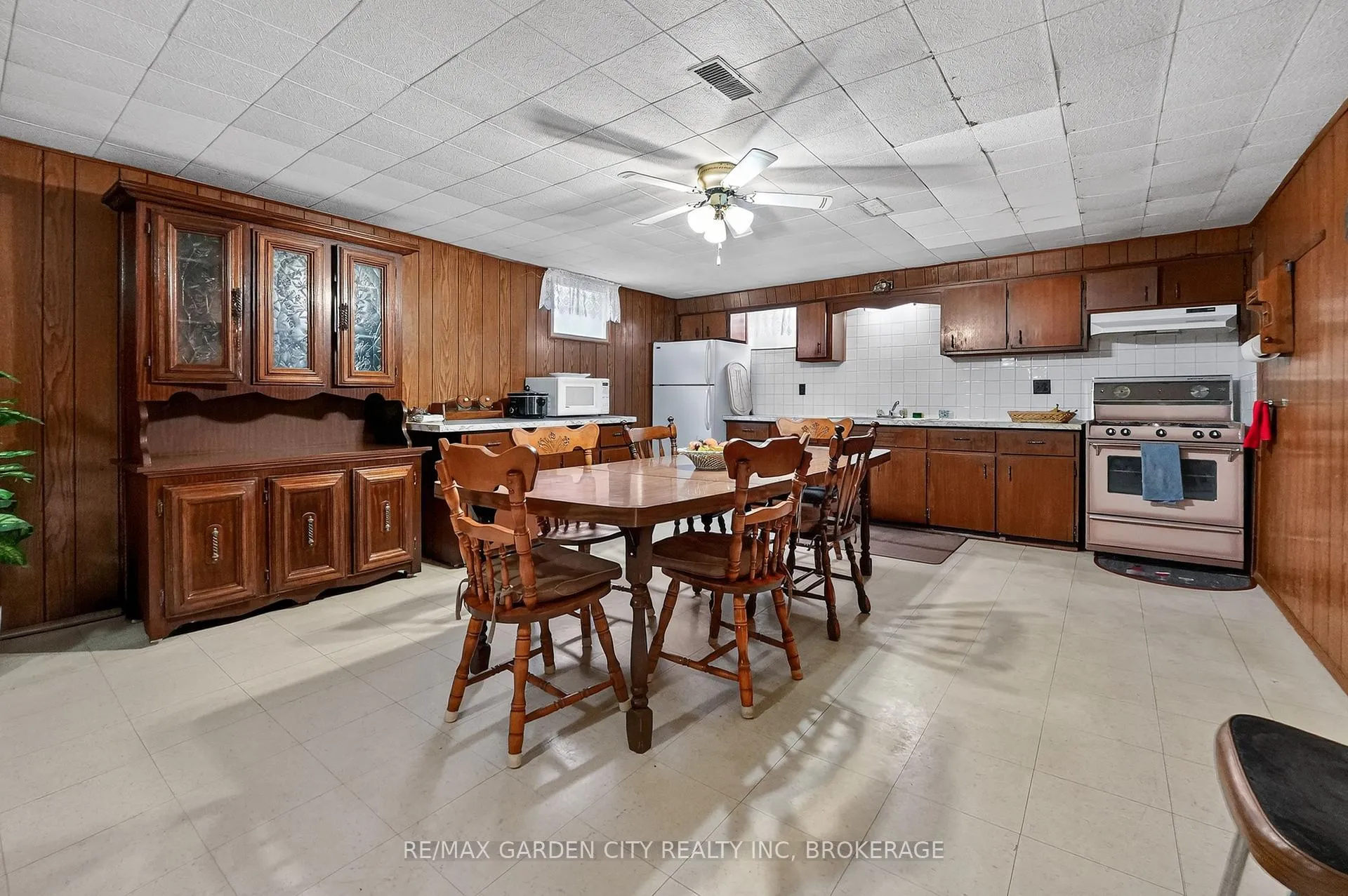 Photo 24 of 98 Golden Boulevard E, Welland, Lincoln/Crowland — HOMEH