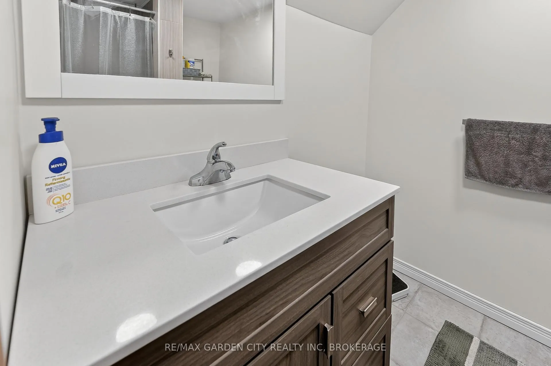 Photo 29 of 98 Golden Boulevard E, Welland, Lincoln/Crowland — HOMEH