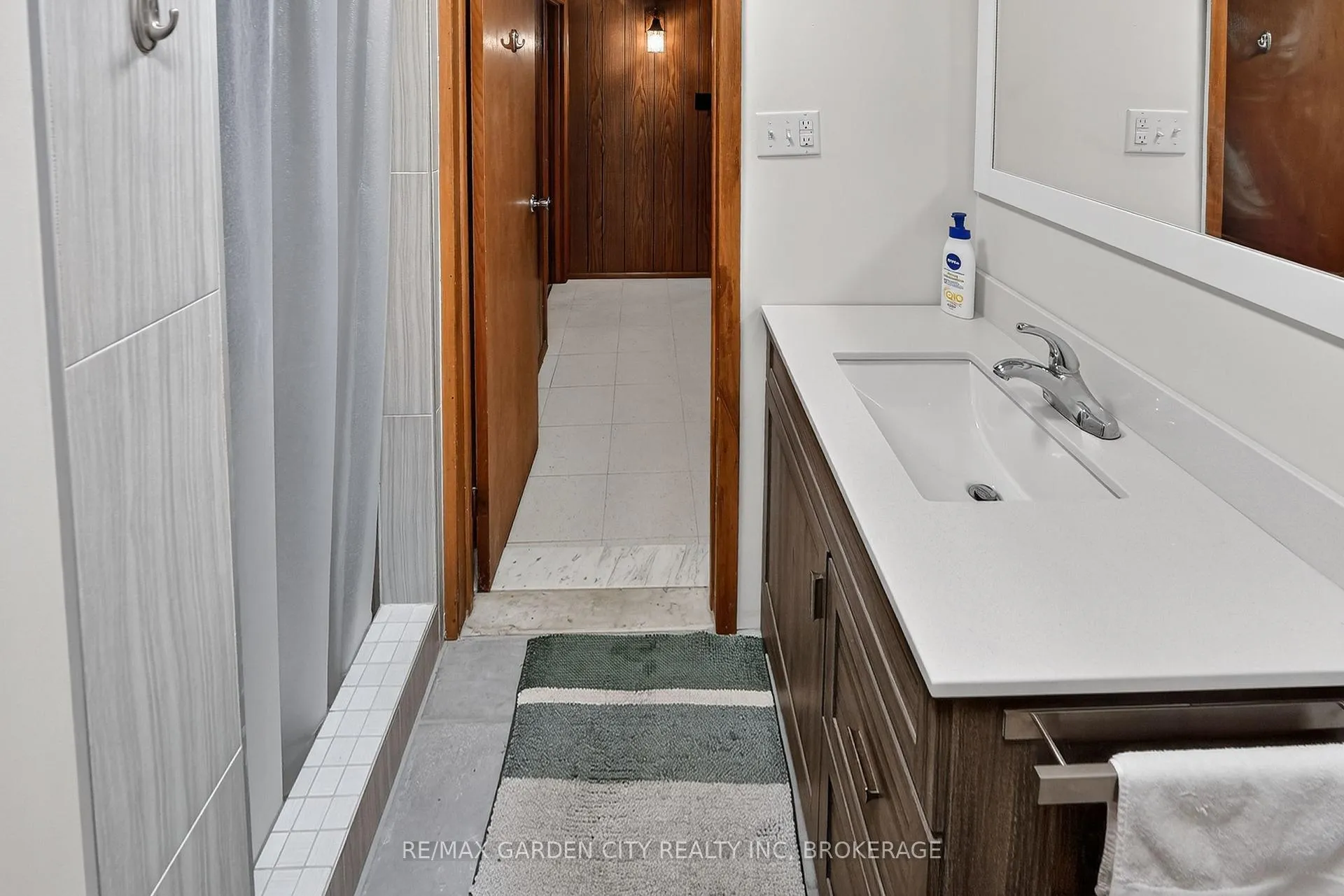 Photo 30 of 98 Golden Boulevard E, Welland, Lincoln/Crowland — HOMEH