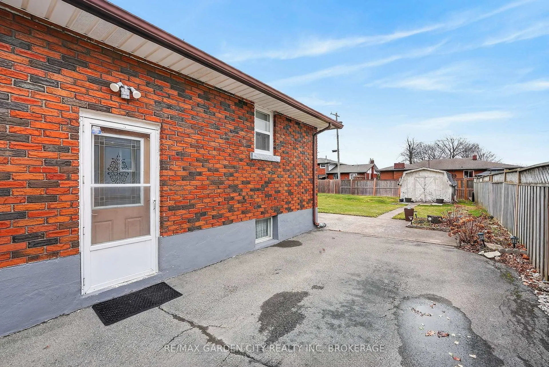 Photo 33 of 98 Golden Boulevard E, Welland, Lincoln/Crowland — HOMEH