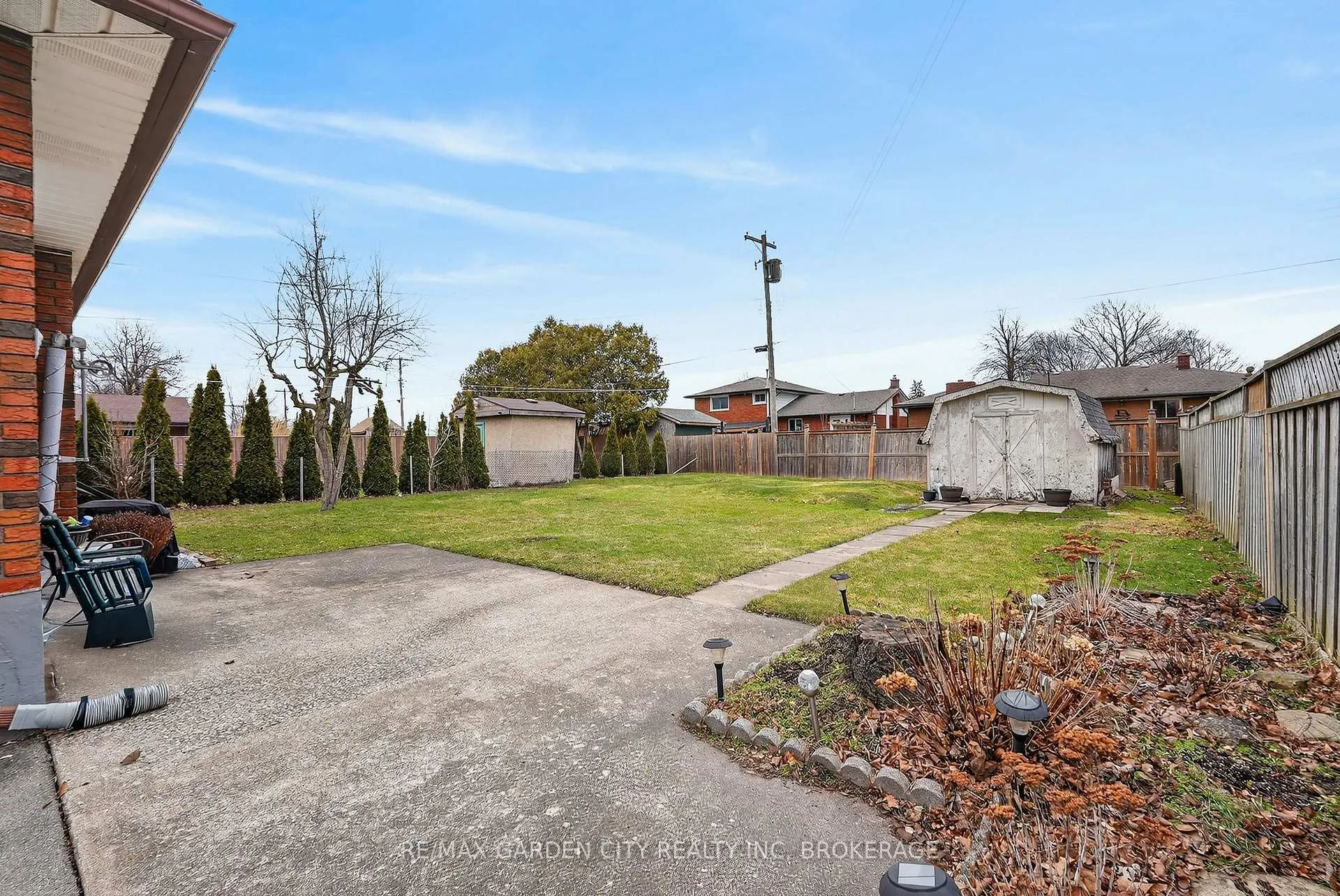 Photo 34 of 98 Golden Boulevard E, Welland, Lincoln/Crowland — HOMEH