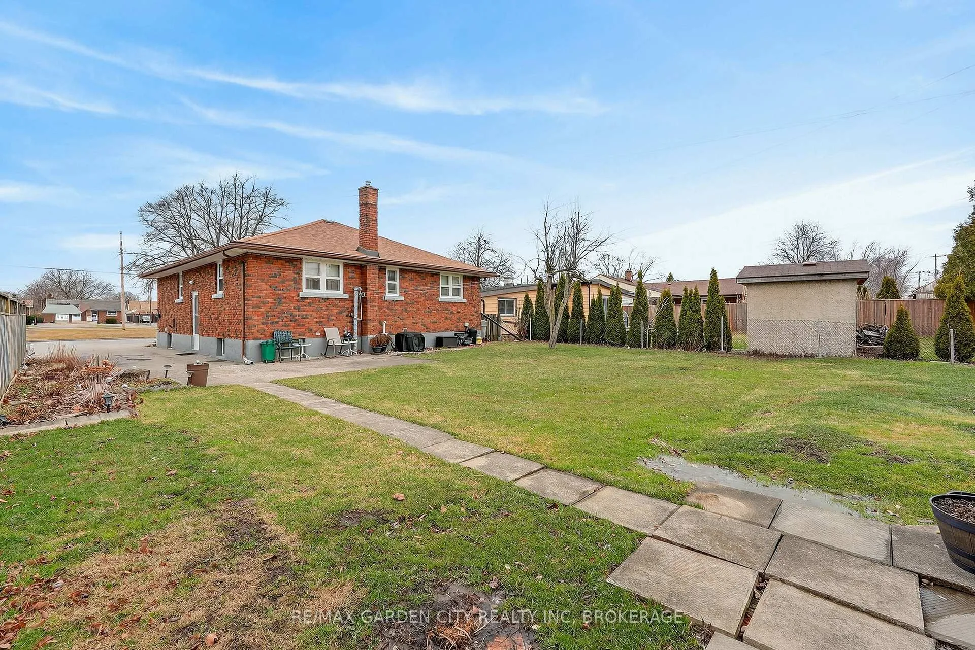 Photo 35 of 98 Golden Boulevard E, Welland, Lincoln/Crowland — HOMEH