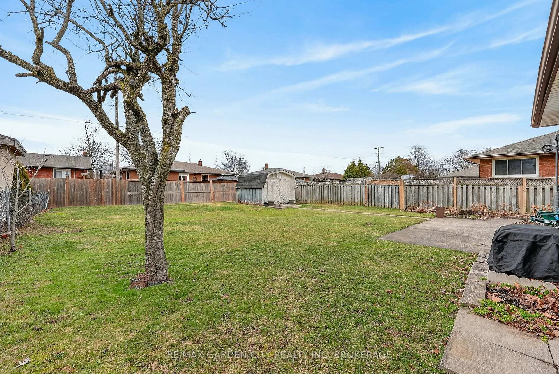 Photo 37 of 98 Golden Boulevard E, Welland, Lincoln/Crowland — HOMEH