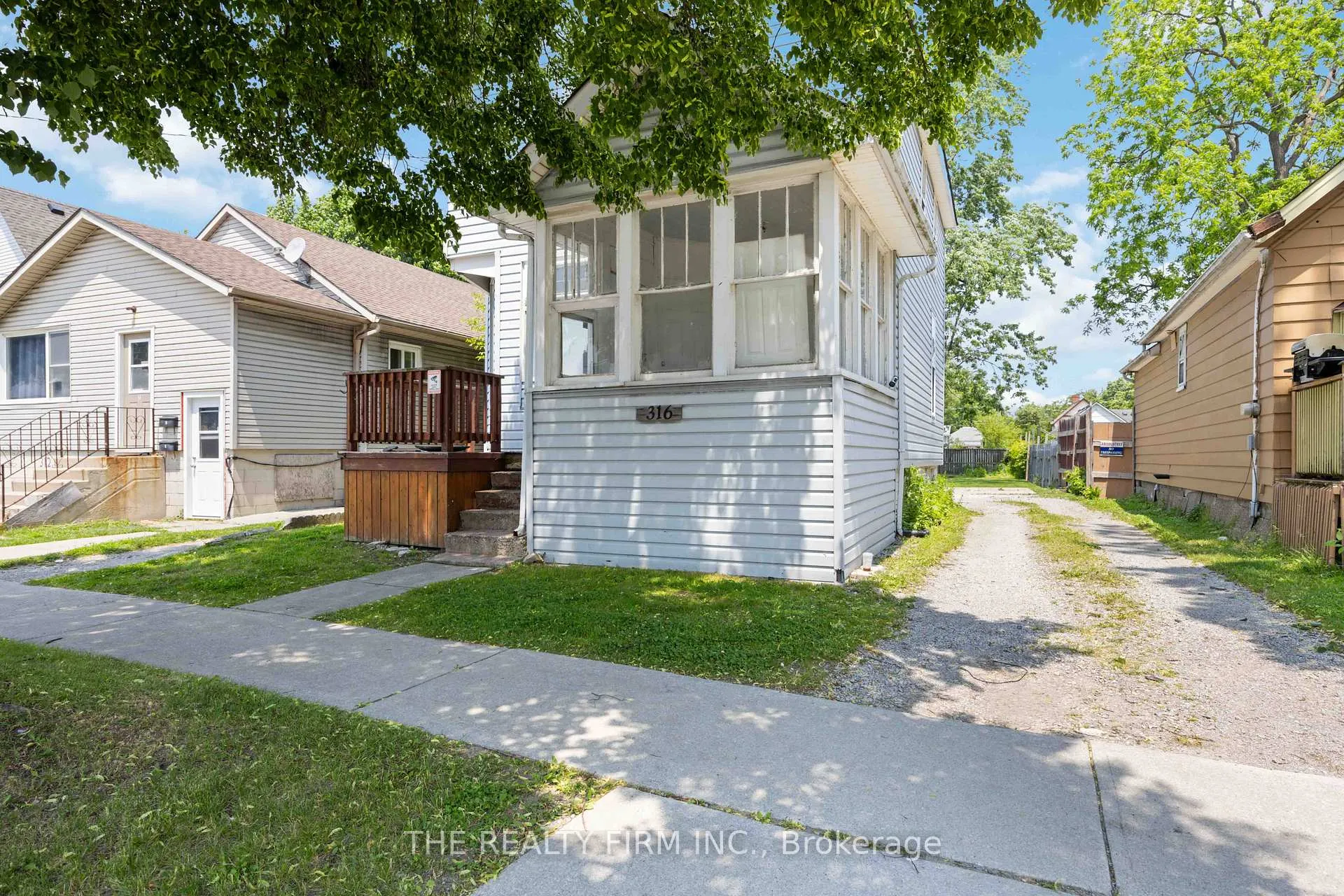 Photo 3 of 316 Confederation Street, Sarnia — HOMEH