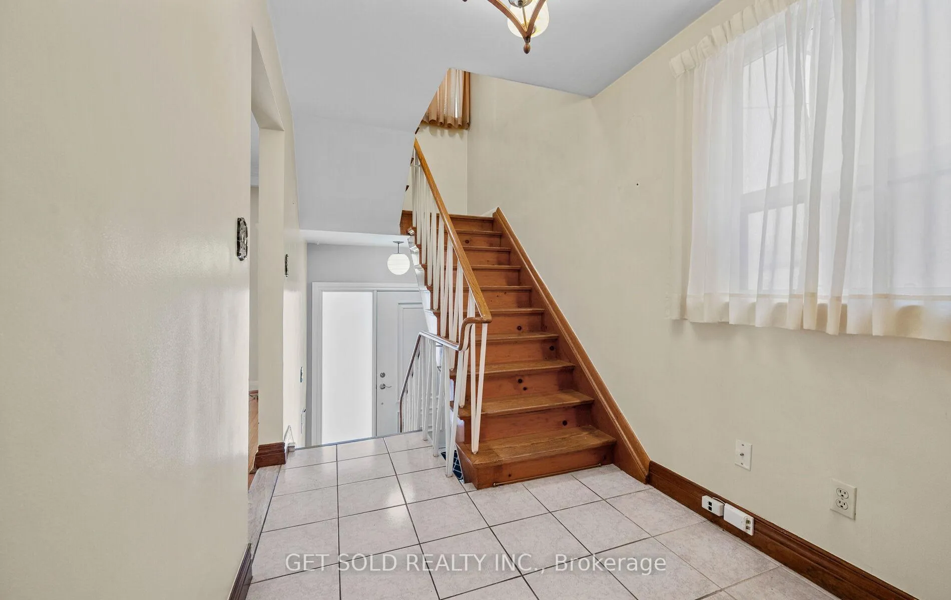 Photo 4 of 14 Burrard Road, Etobicoke, Elms-Old Rexdale — HOMEH