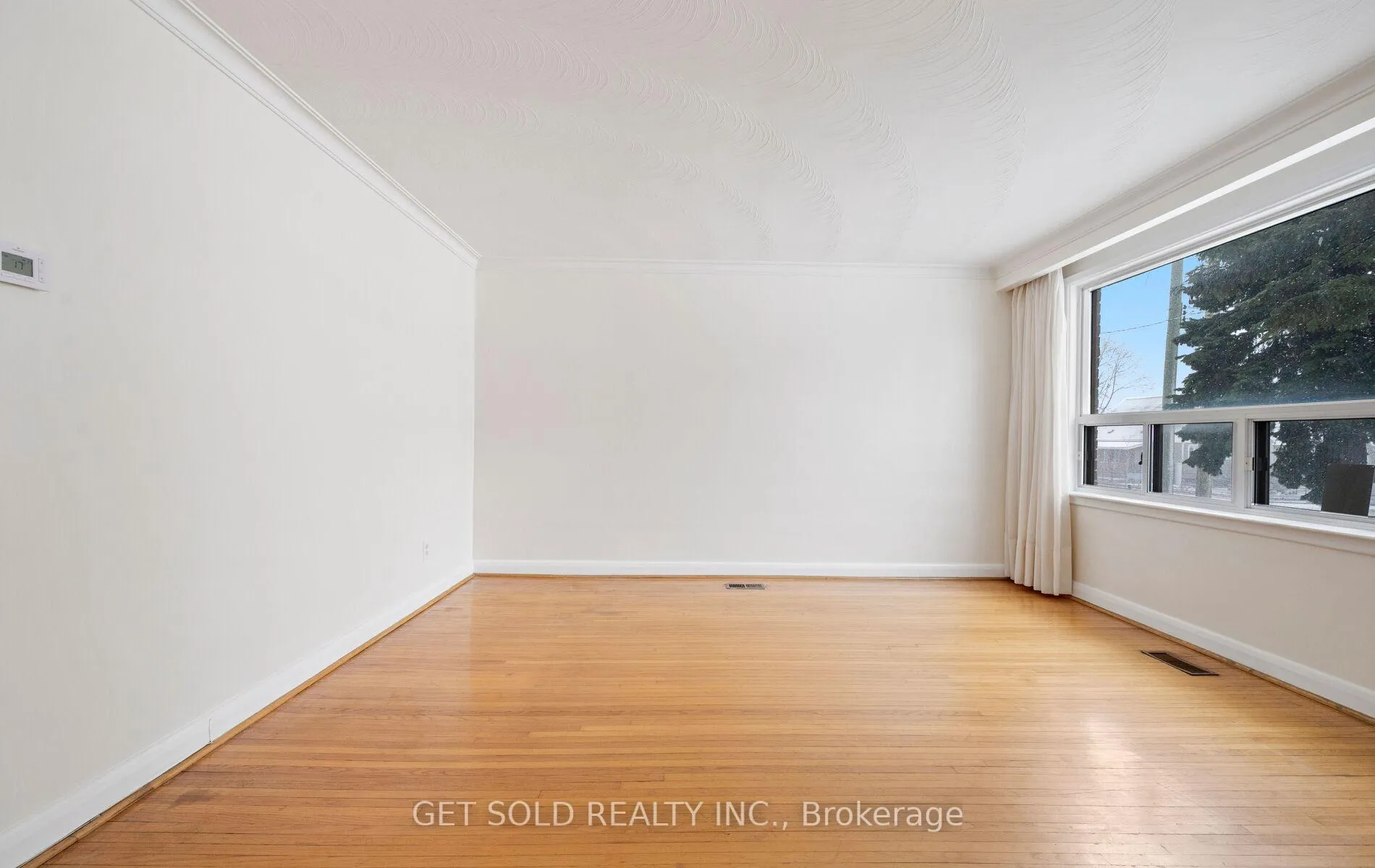 Photo 5 of 14 Burrard Road, Etobicoke, Elms-Old Rexdale — HOMEH