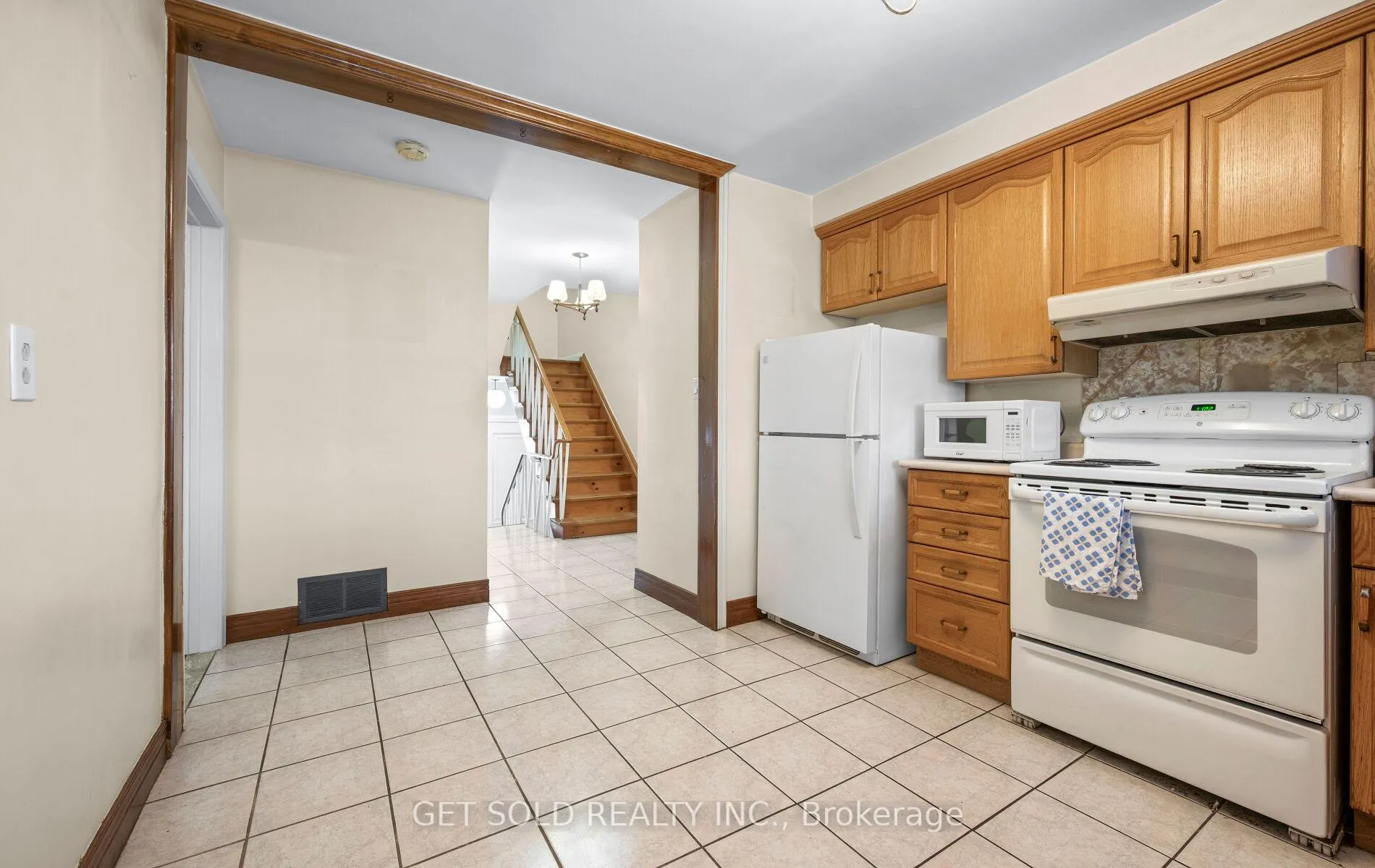 Photo 10 of 14 Burrard Road, Etobicoke, Elms-Old Rexdale — HOMEH