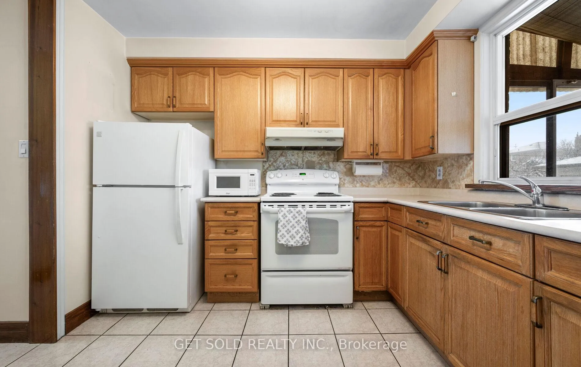 Photo 11 of 14 Burrard Road, Etobicoke, Elms-Old Rexdale — HOMEH
