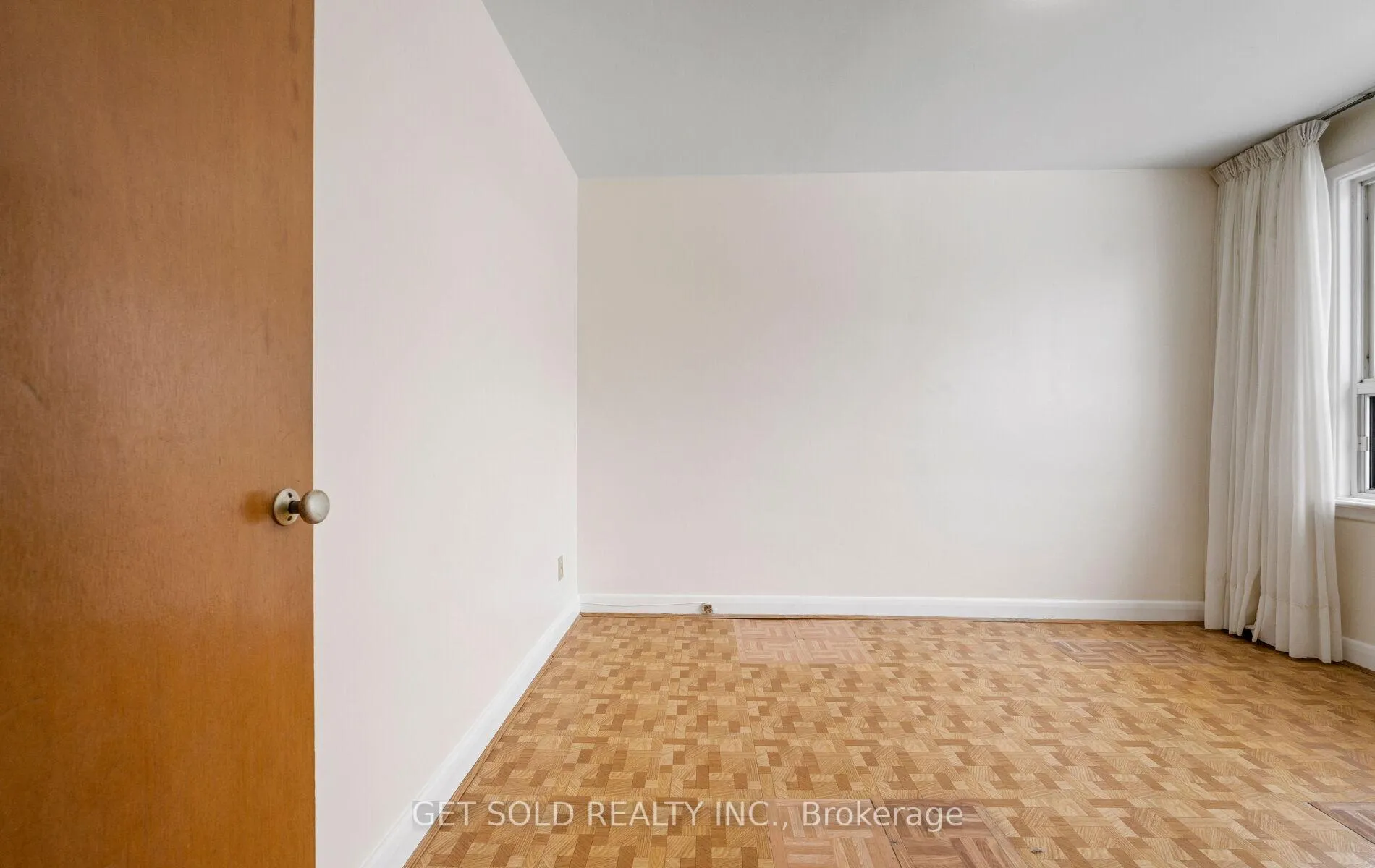 Photo 21 of 14 Burrard Road, Etobicoke, Elms-Old Rexdale — HOMEH