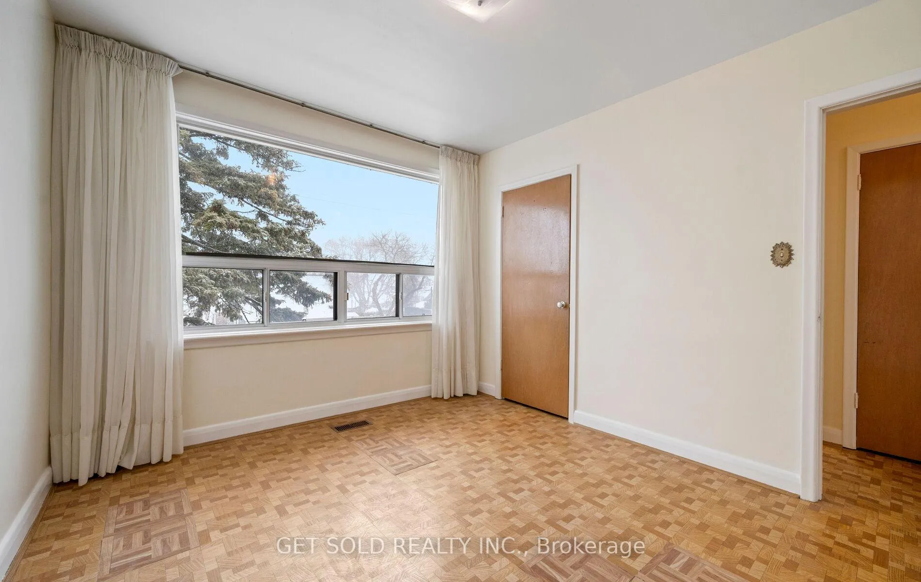 Photo 22 of 14 Burrard Road, Etobicoke, Elms-Old Rexdale — HOMEH