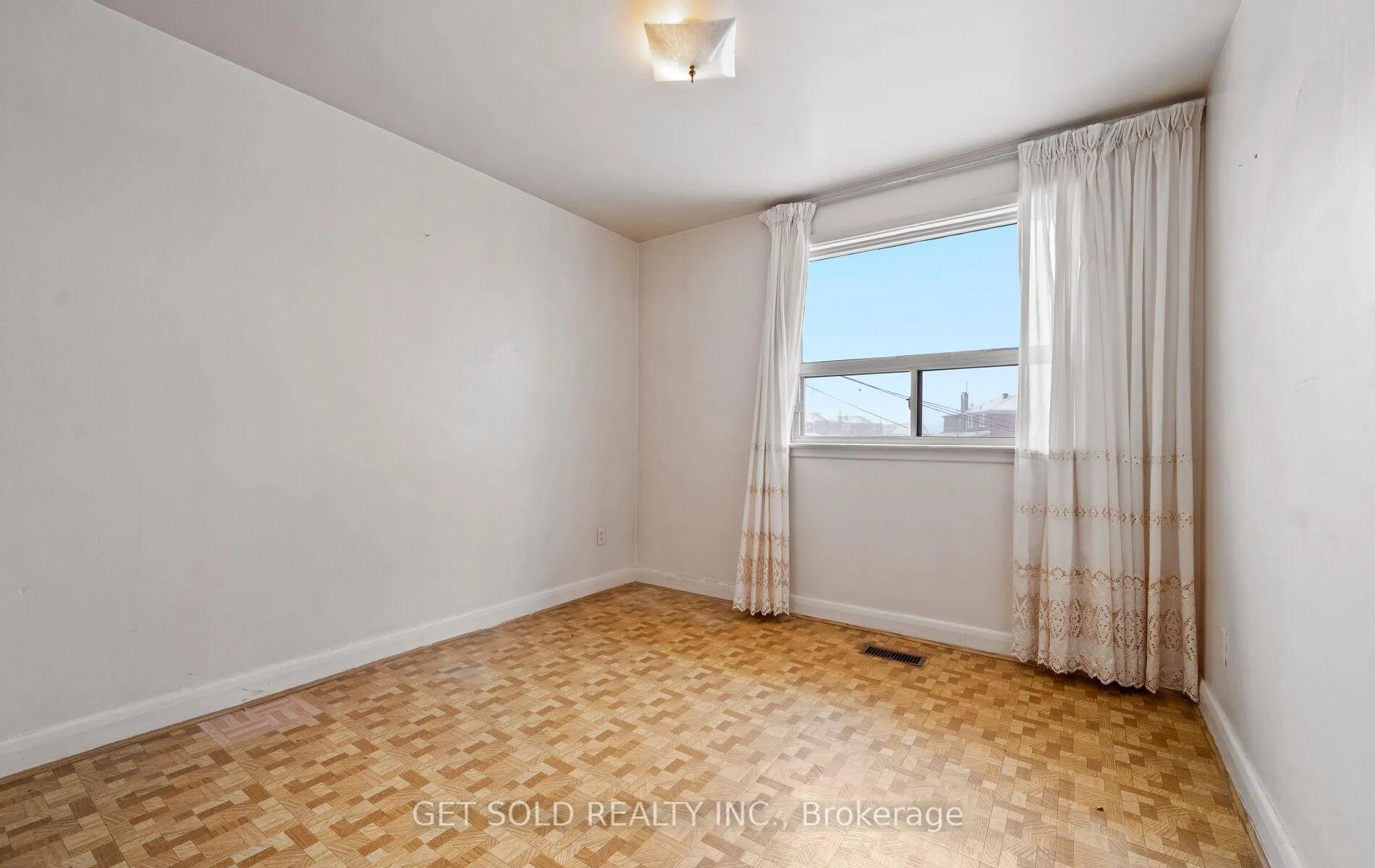 Photo 23 of 14 Burrard Road, Etobicoke, Elms-Old Rexdale — HOMEH