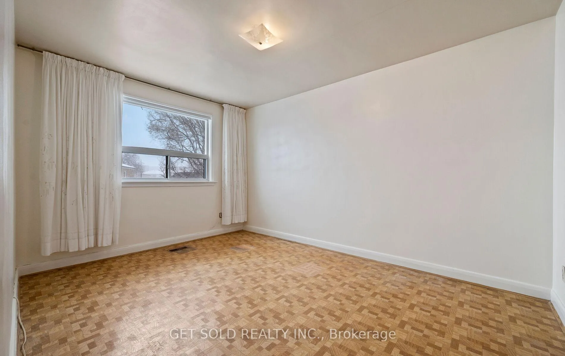 Photo 25 of 14 Burrard Road, Etobicoke, Elms-Old Rexdale — HOMEH