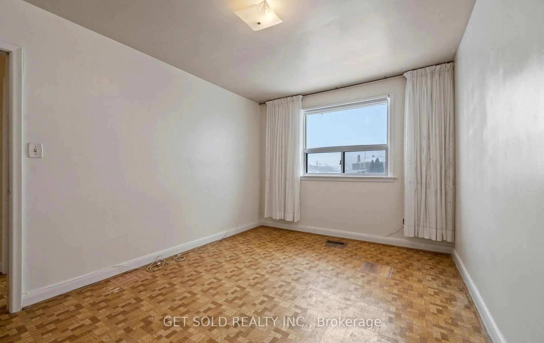 Photo 26 of 14 Burrard Road, Etobicoke, Elms-Old Rexdale — HOMEH