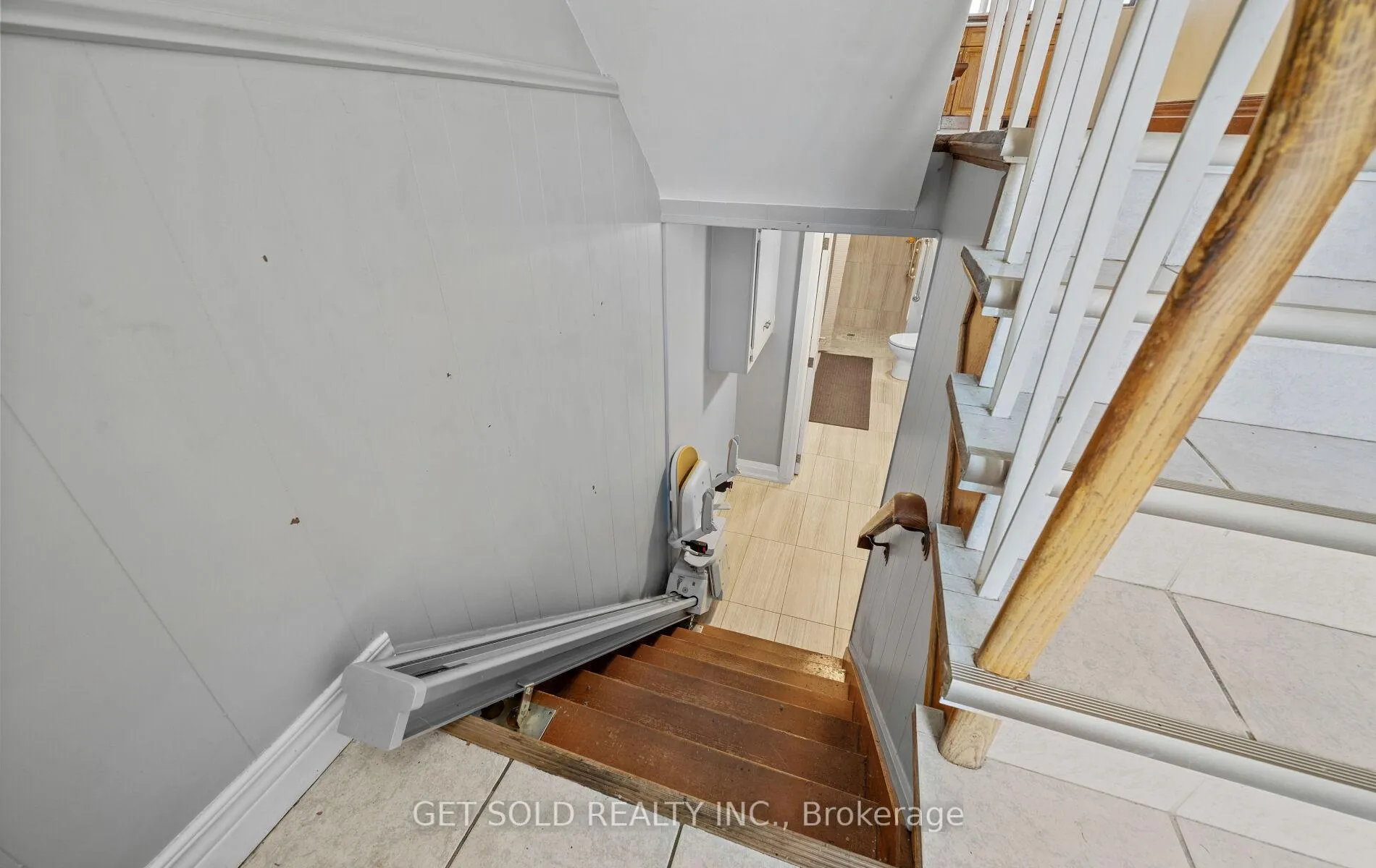 Photo 31 of 14 Burrard Road, Etobicoke, Elms-Old Rexdale — HOMEH