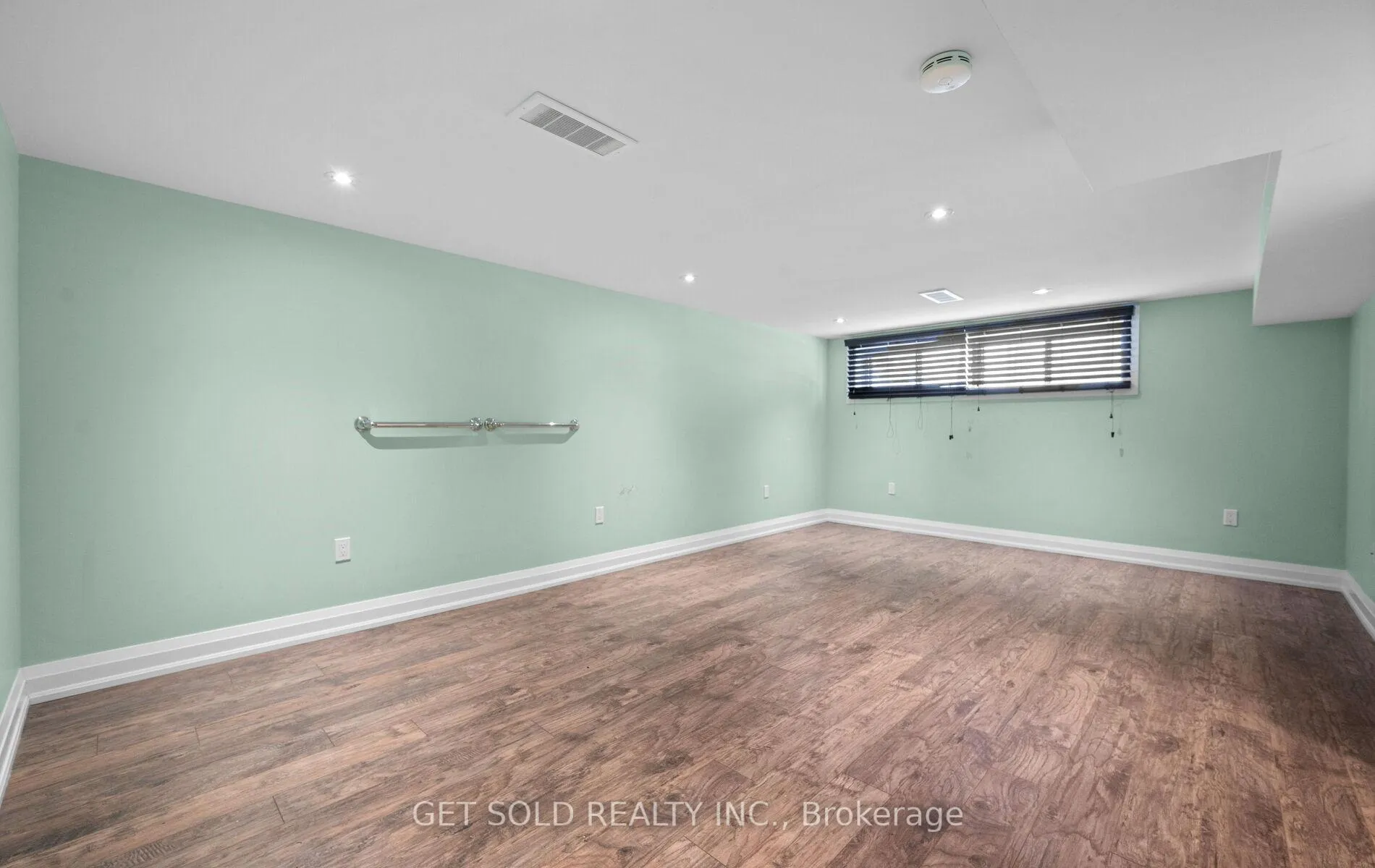 Photo 32 of 14 Burrard Road, Etobicoke, Elms-Old Rexdale — HOMEH