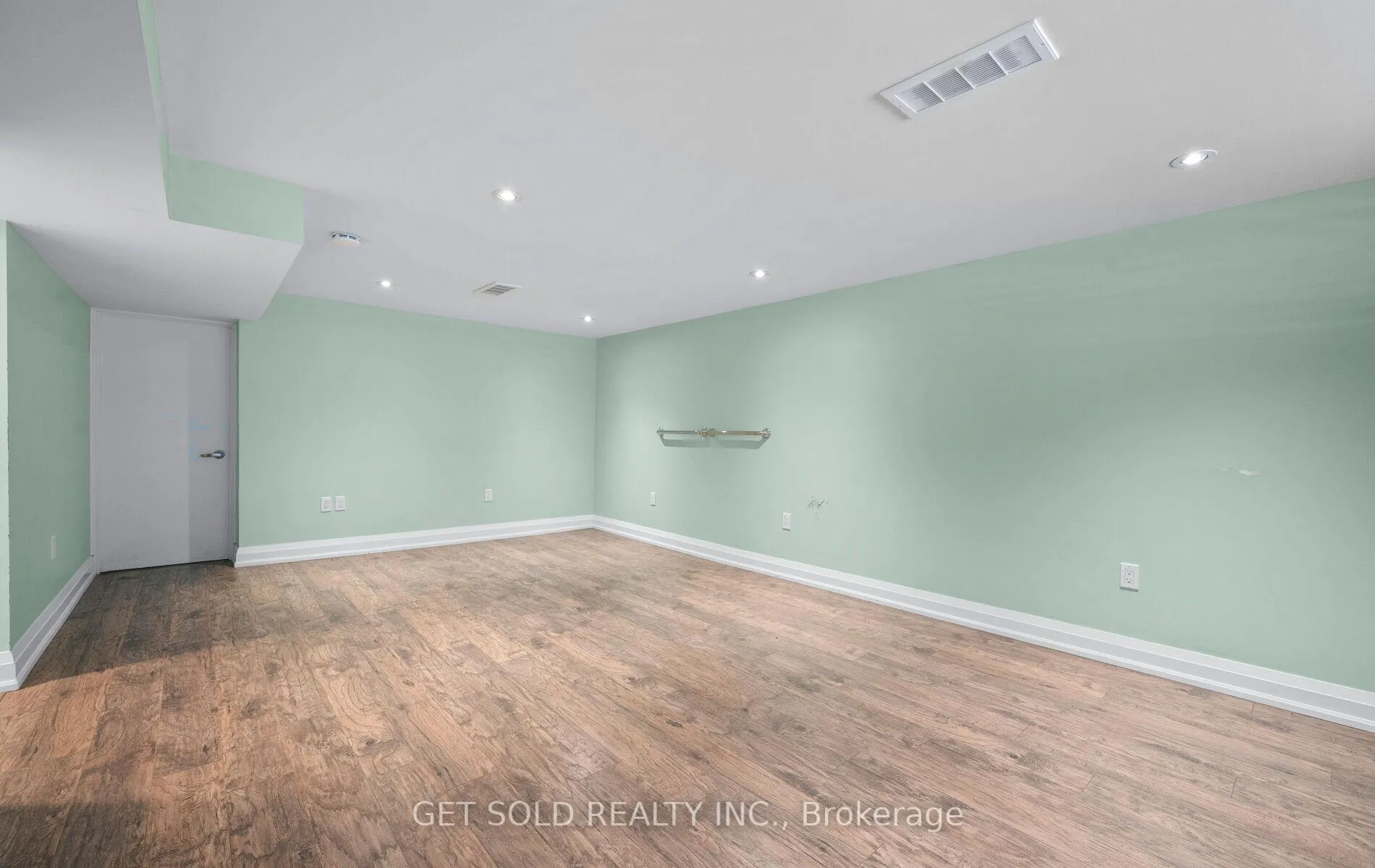 Photo 34 of 14 Burrard Road, Etobicoke, Elms-Old Rexdale — HOMEH