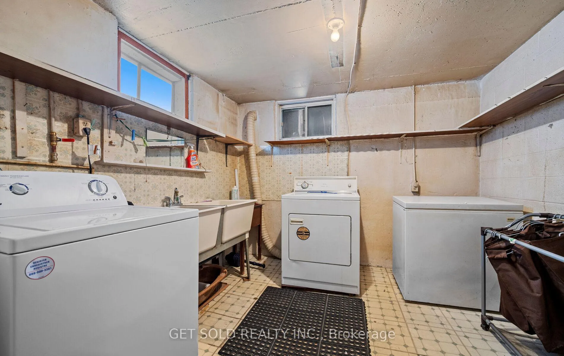 Photo 37 of 14 Burrard Road, Etobicoke, Elms-Old Rexdale — HOMEH