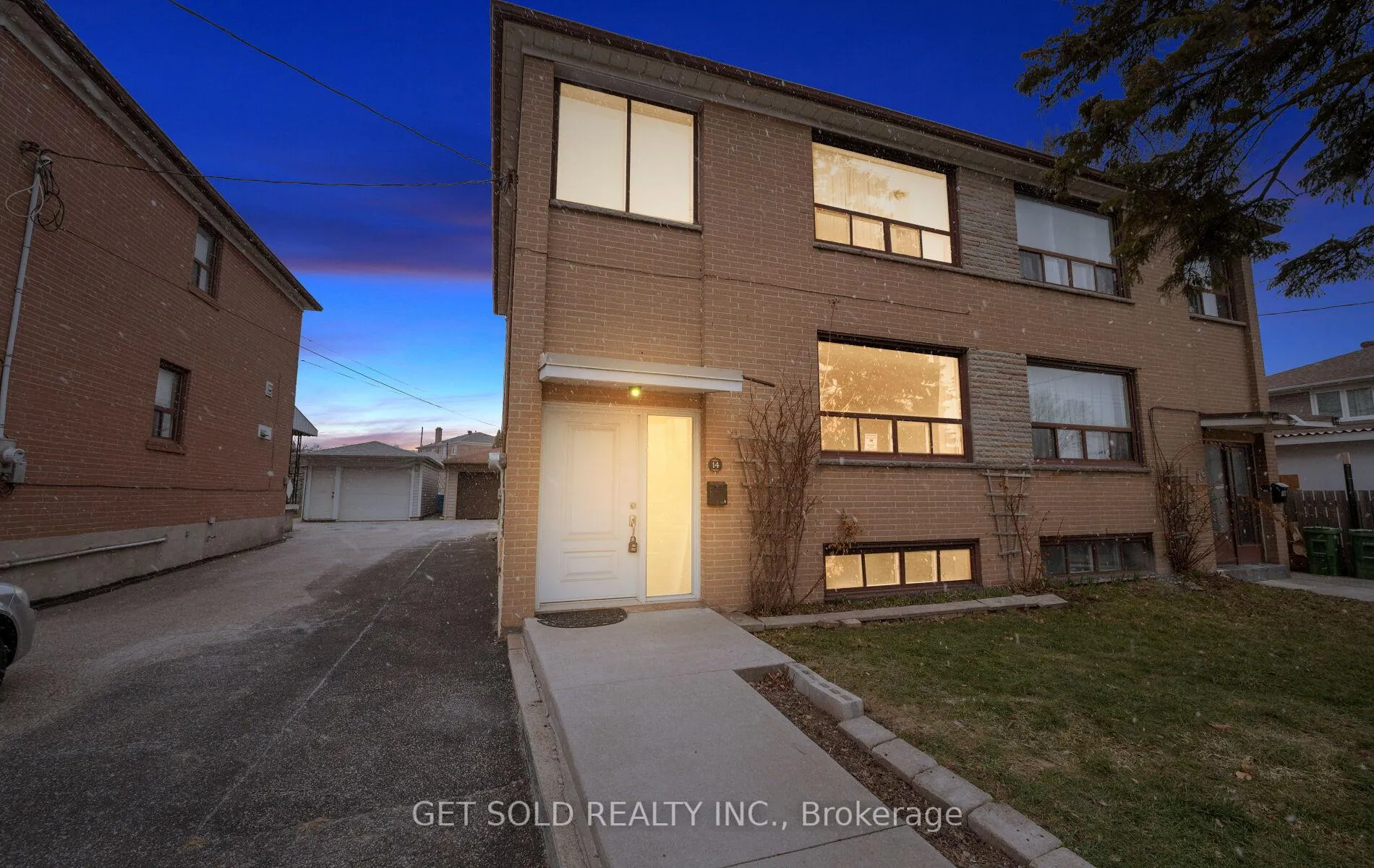 Photo 39 of 14 Burrard Road, Etobicoke, Elms-Old Rexdale — HOMEH