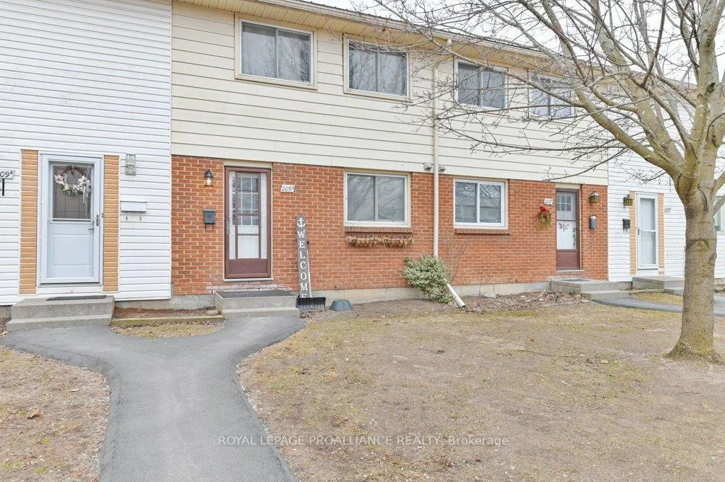 Front of Unit G, 209 North Park Street