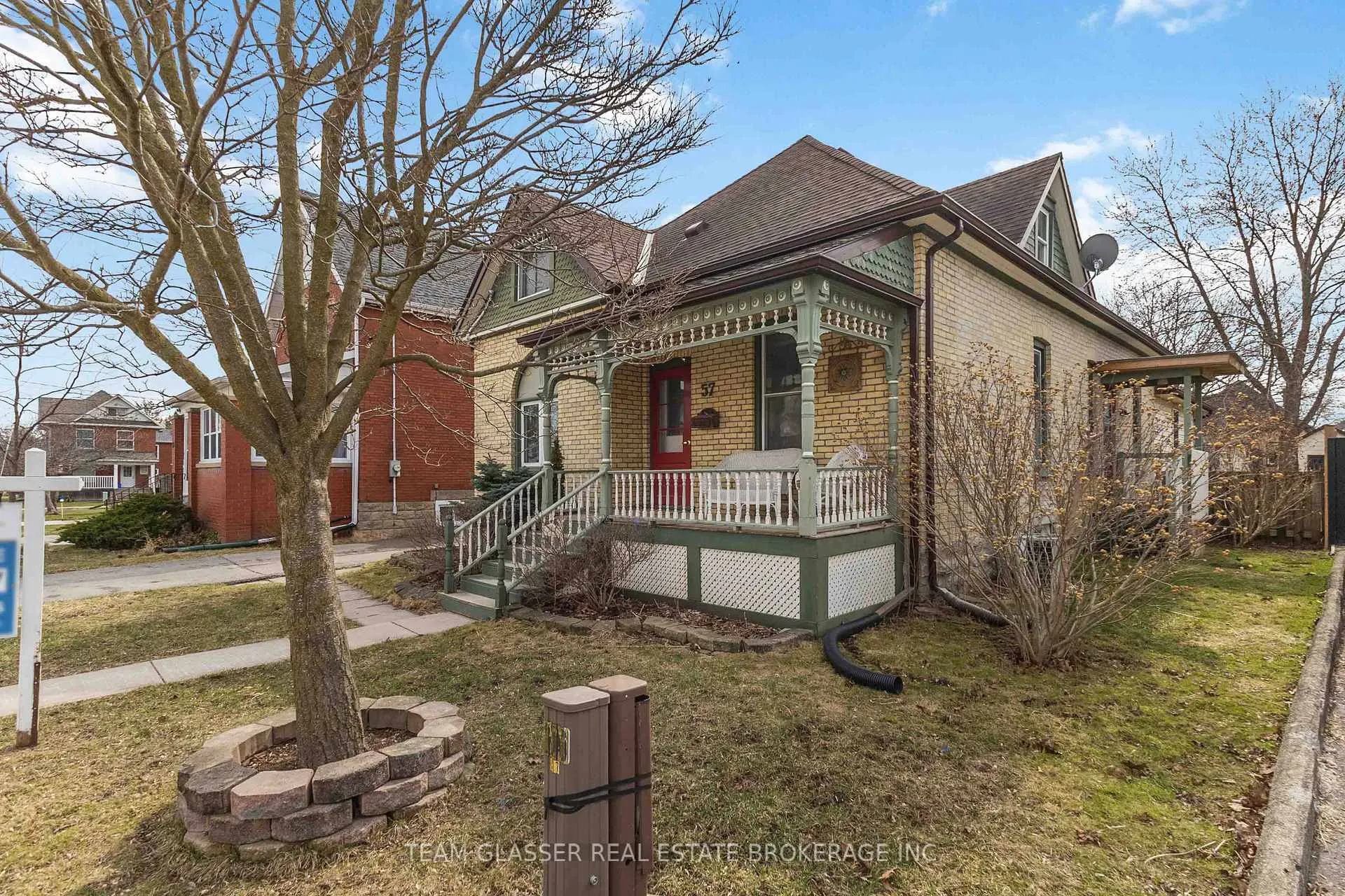 Photo 5 of 57 Locust Street, St. Thomas — HOMEH