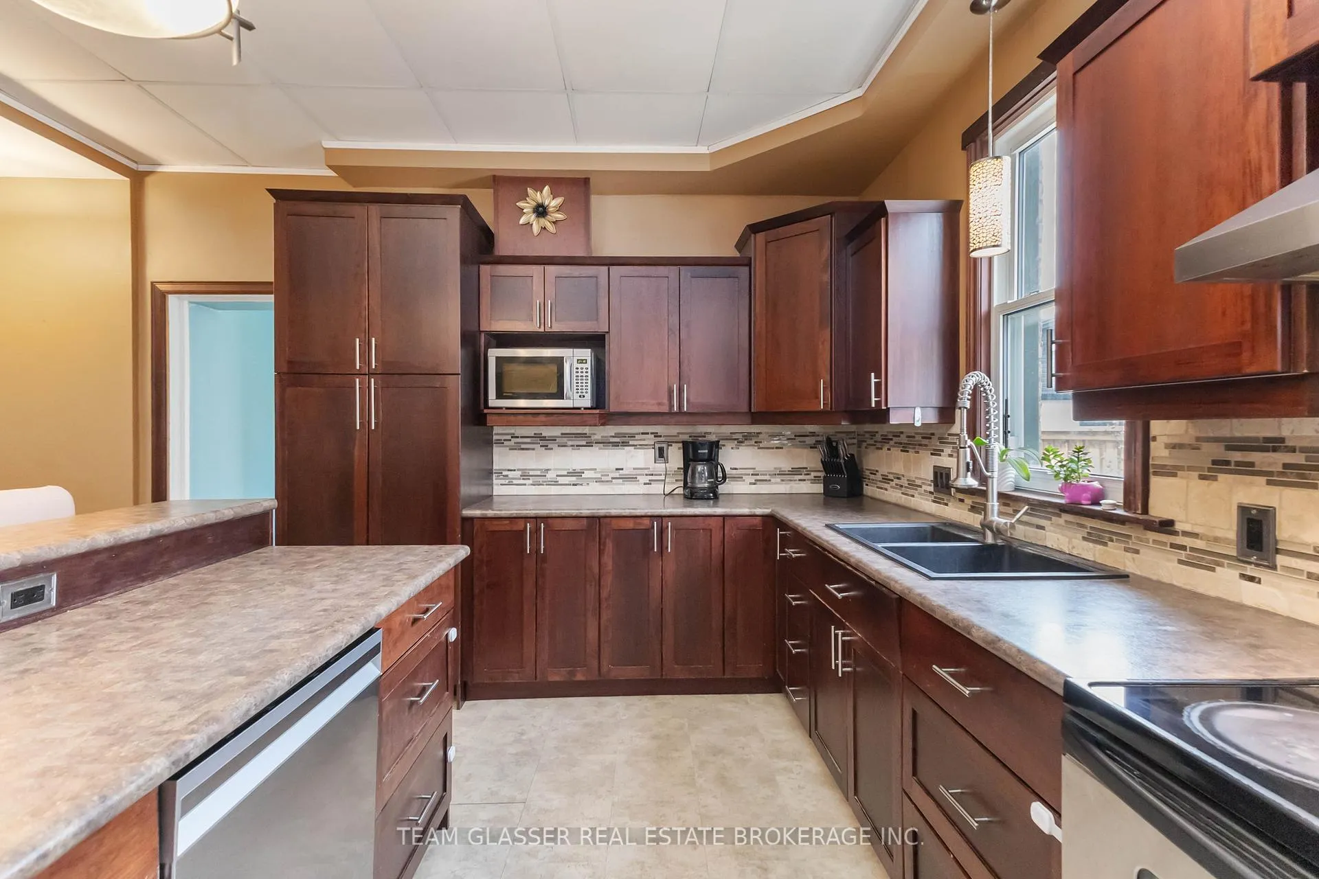 Photo 20 of 57 Locust Street, St. Thomas — HOMEH