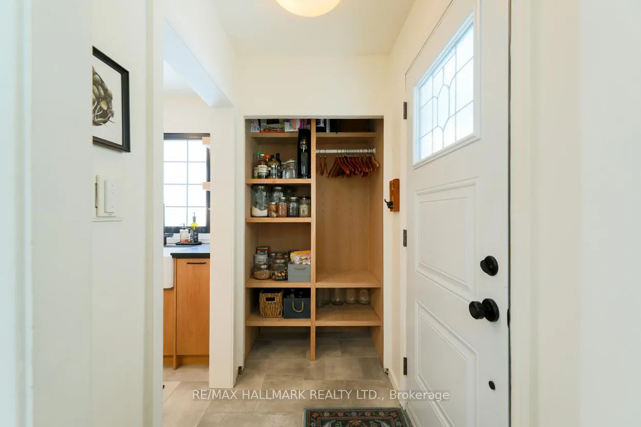 Photo 3 of 6 Warvet Crescent, Toronto, O'Connor-Parkview — HOMEH