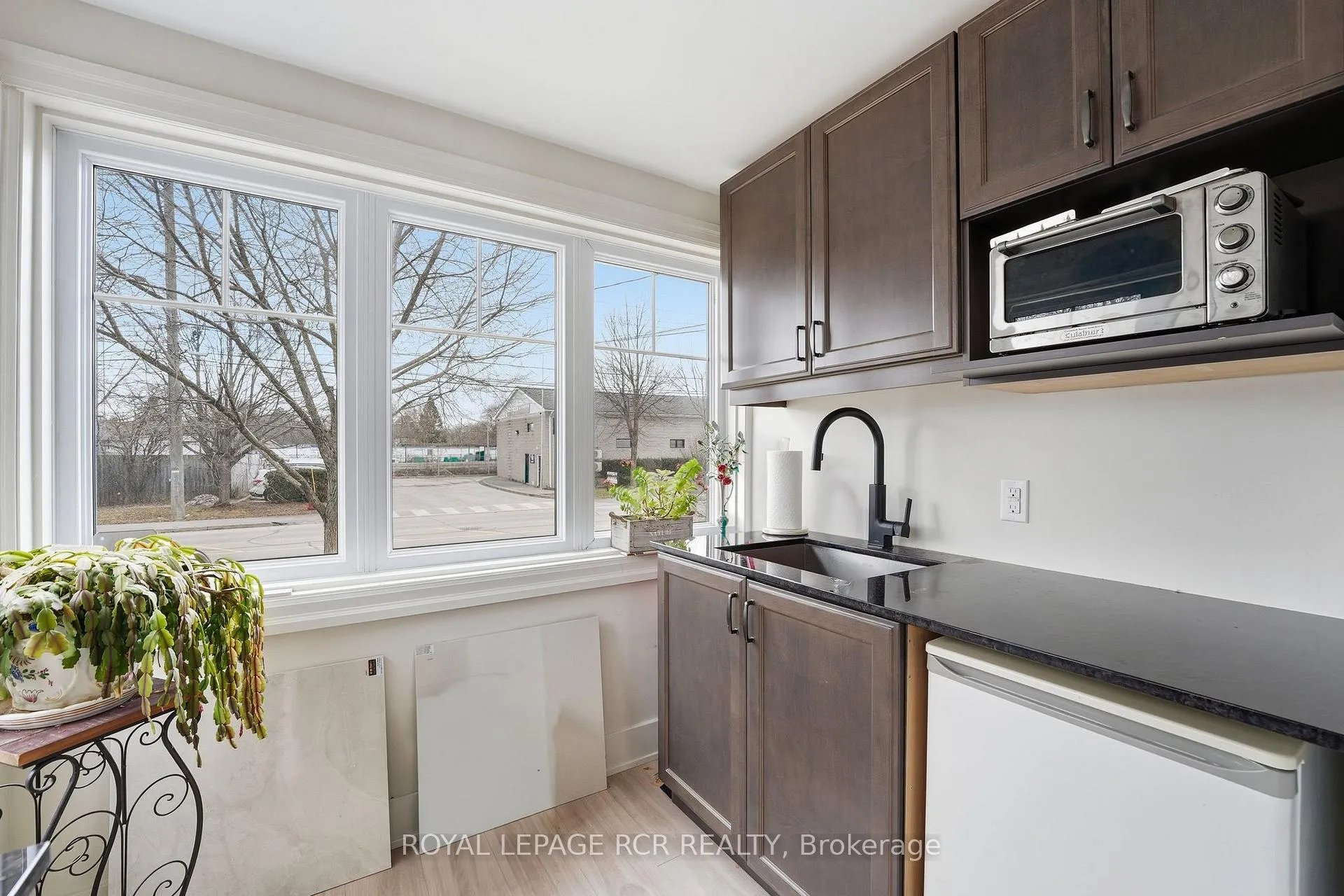 Photo 4 of 83 Industrial Parkway S, Aurora, Aurora Village — HOMEH