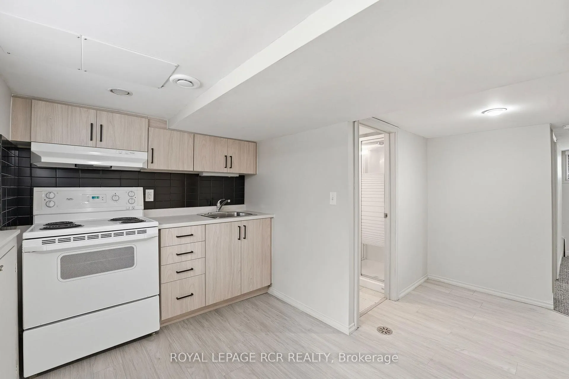 Photo 10 of 83 Industrial Parkway S, Aurora, Aurora Village — HOMEH
