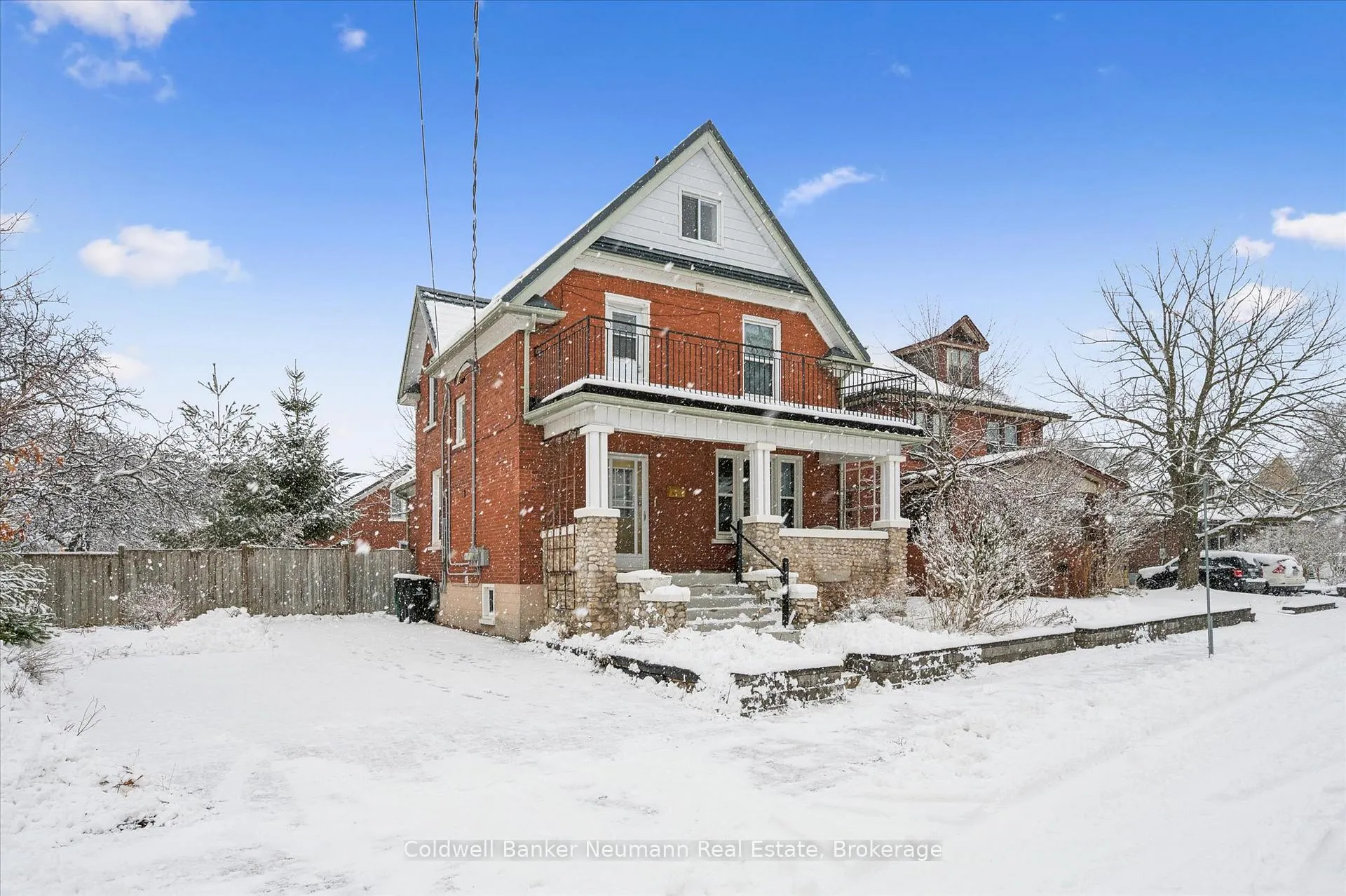 Photo 2 of 20 Brunswick Avenue, Kitchener — HOMEH