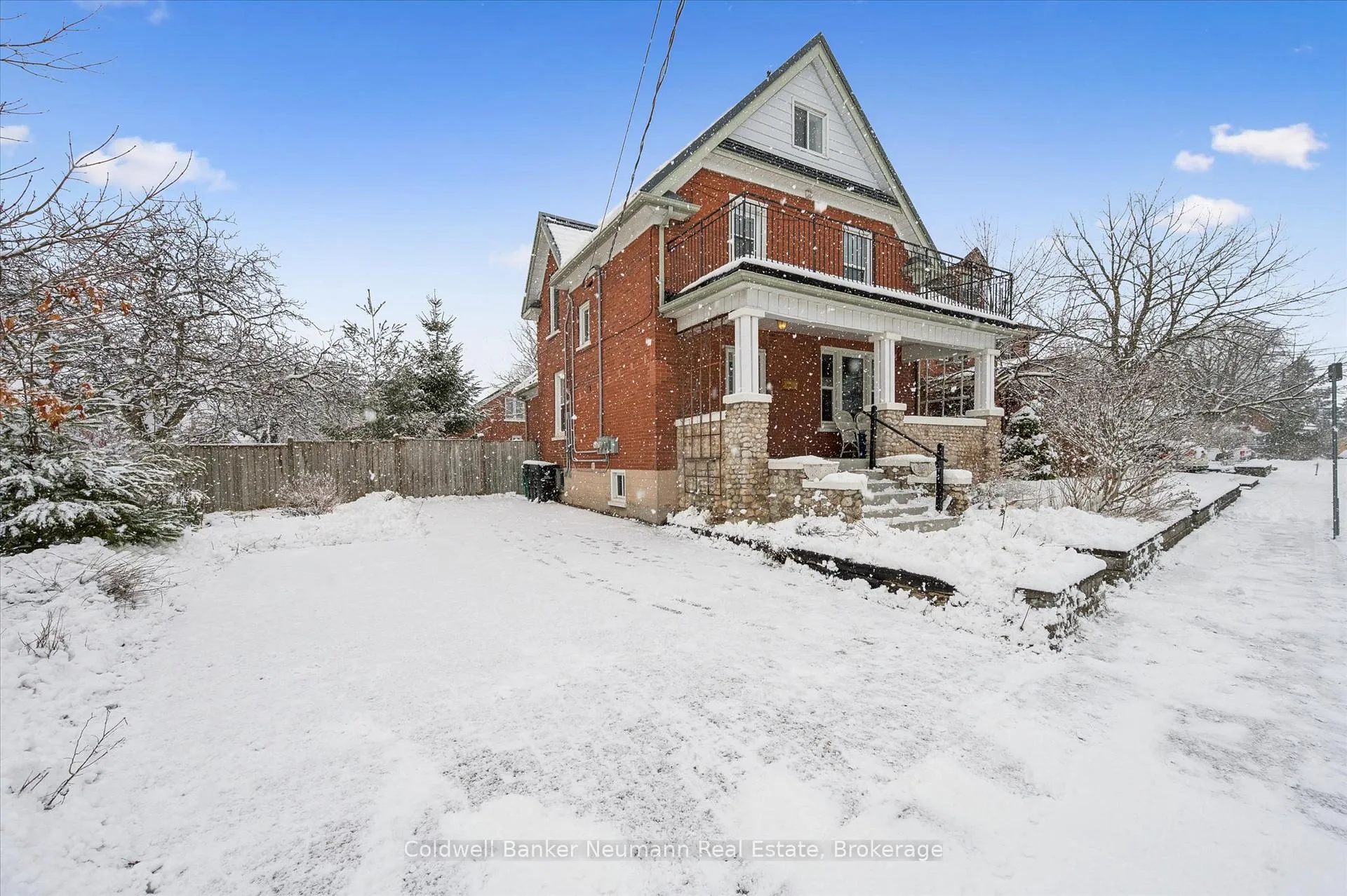 Photo 3 of 20 Brunswick Avenue, Kitchener — HOMEH