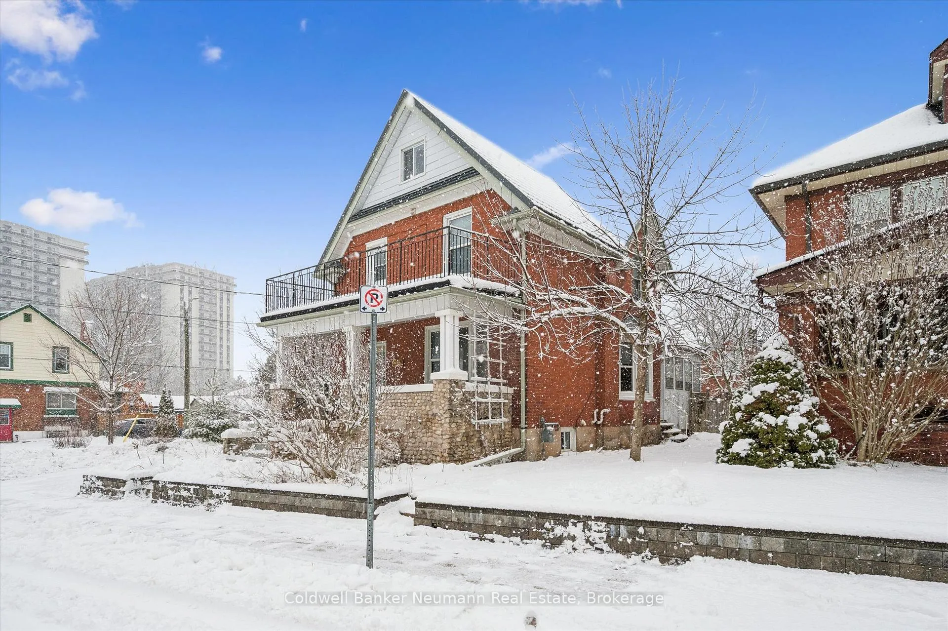 Photo 4 of 20 Brunswick Avenue, Kitchener — HOMEH