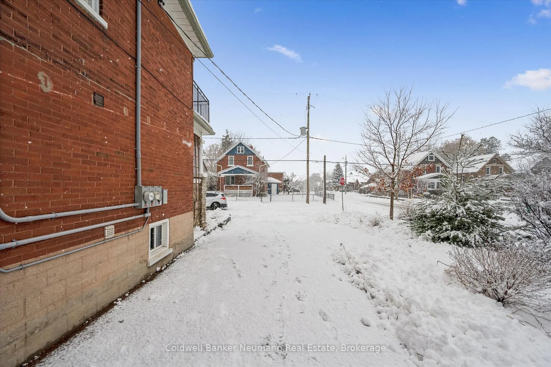 Photo 5 of 20 Brunswick Avenue, Kitchener — HOMEH