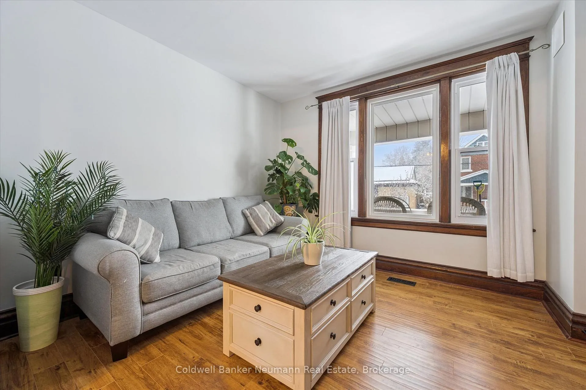 Photo 11 of 20 Brunswick Avenue, Kitchener — HOMEH