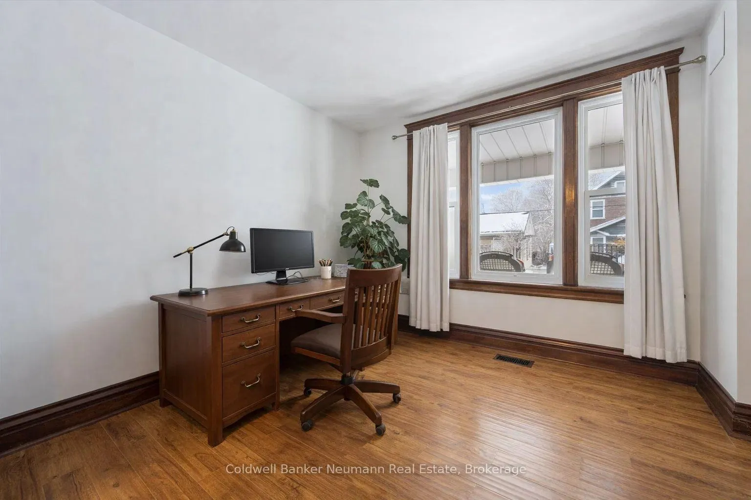 Photo 14 of 20 Brunswick Avenue, Kitchener — HOMEH