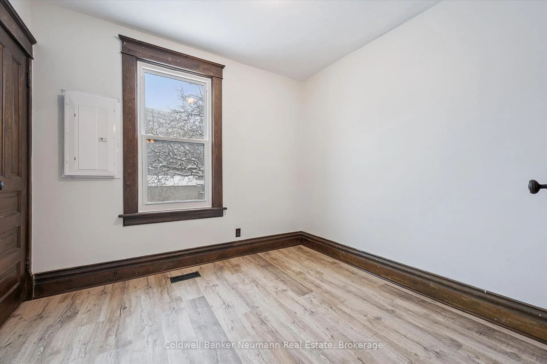 Photo 25 of 20 Brunswick Avenue, Kitchener — HOMEH