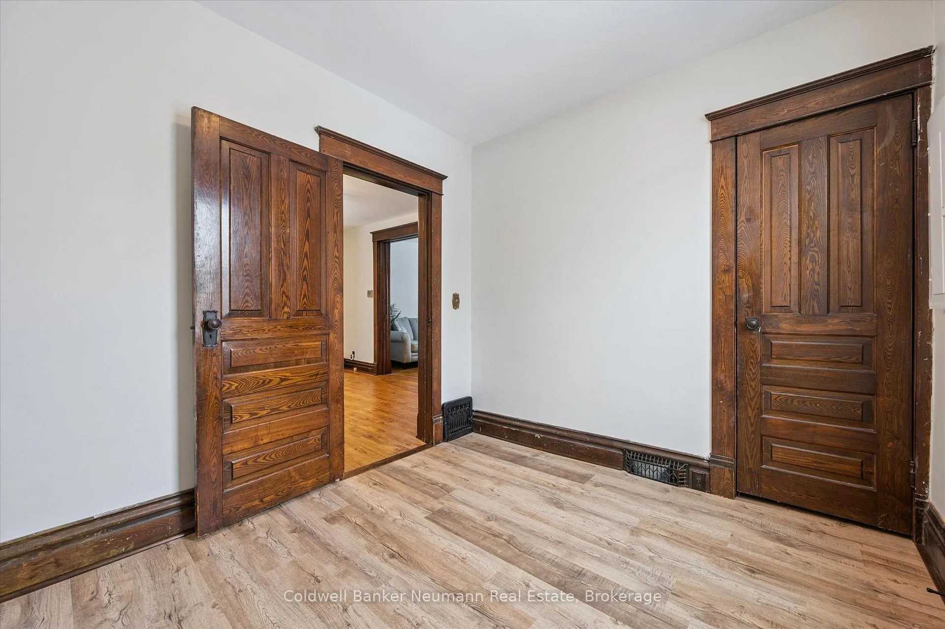 Photo 26 of 20 Brunswick Avenue, Kitchener — HOMEH