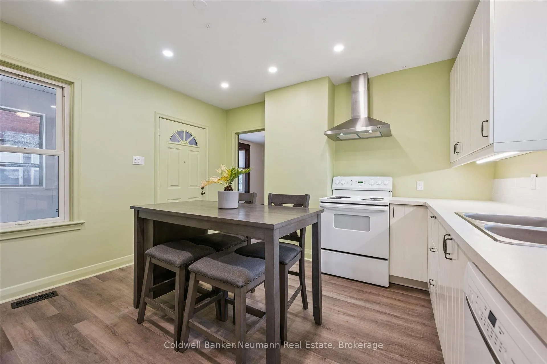 Photo 30 of 20 Brunswick Avenue, Kitchener — HOMEH
