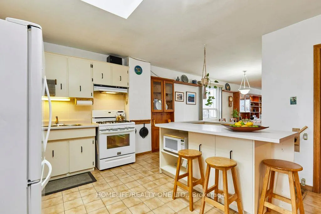 Photo 14 of 262 Glebemount Avenue, Toronto, Danforth Village-East York — HOMEH