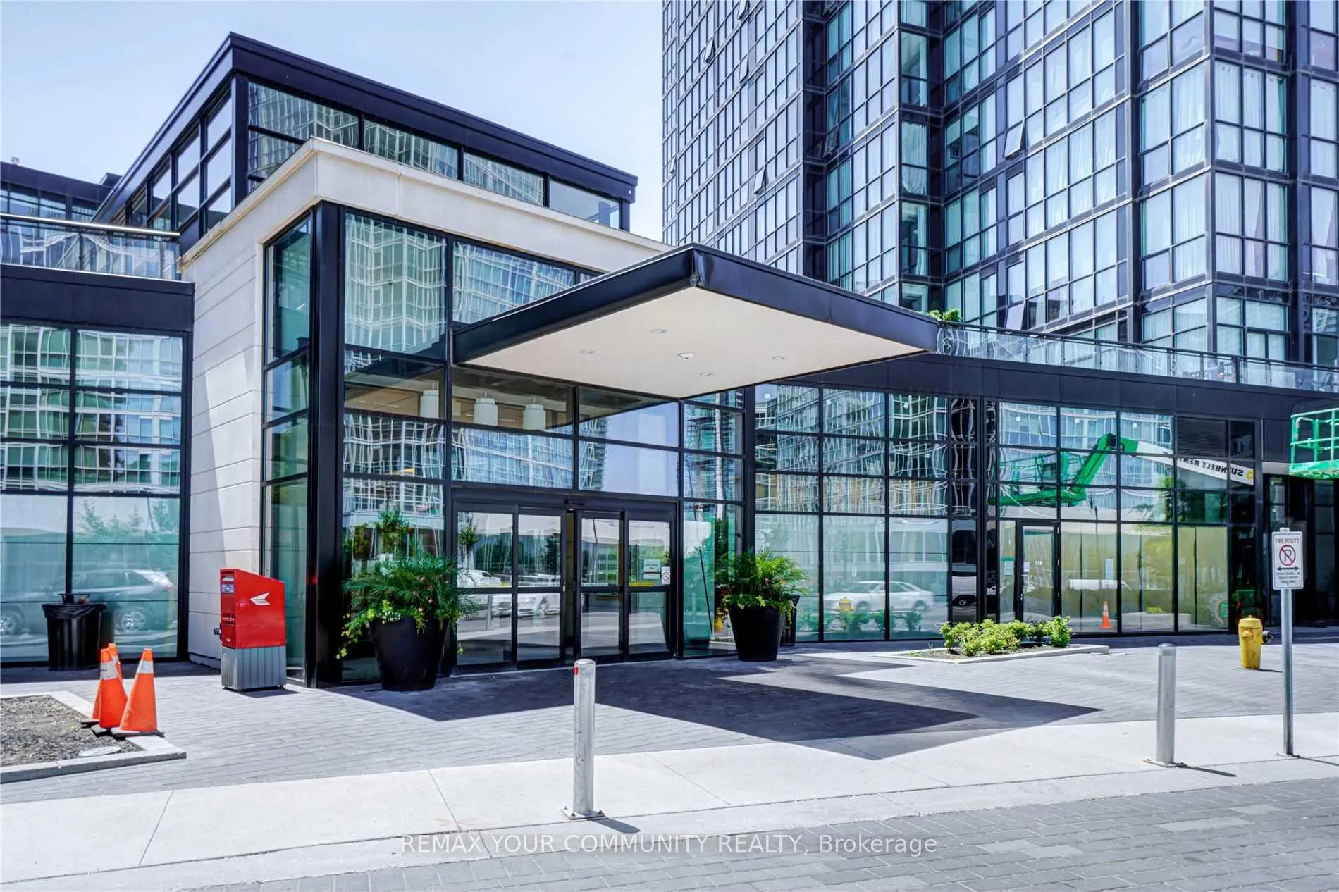 Photo 2 of Unit 2501, 2910 Highway 7 Road, Vaughan, Concord — HOMEH