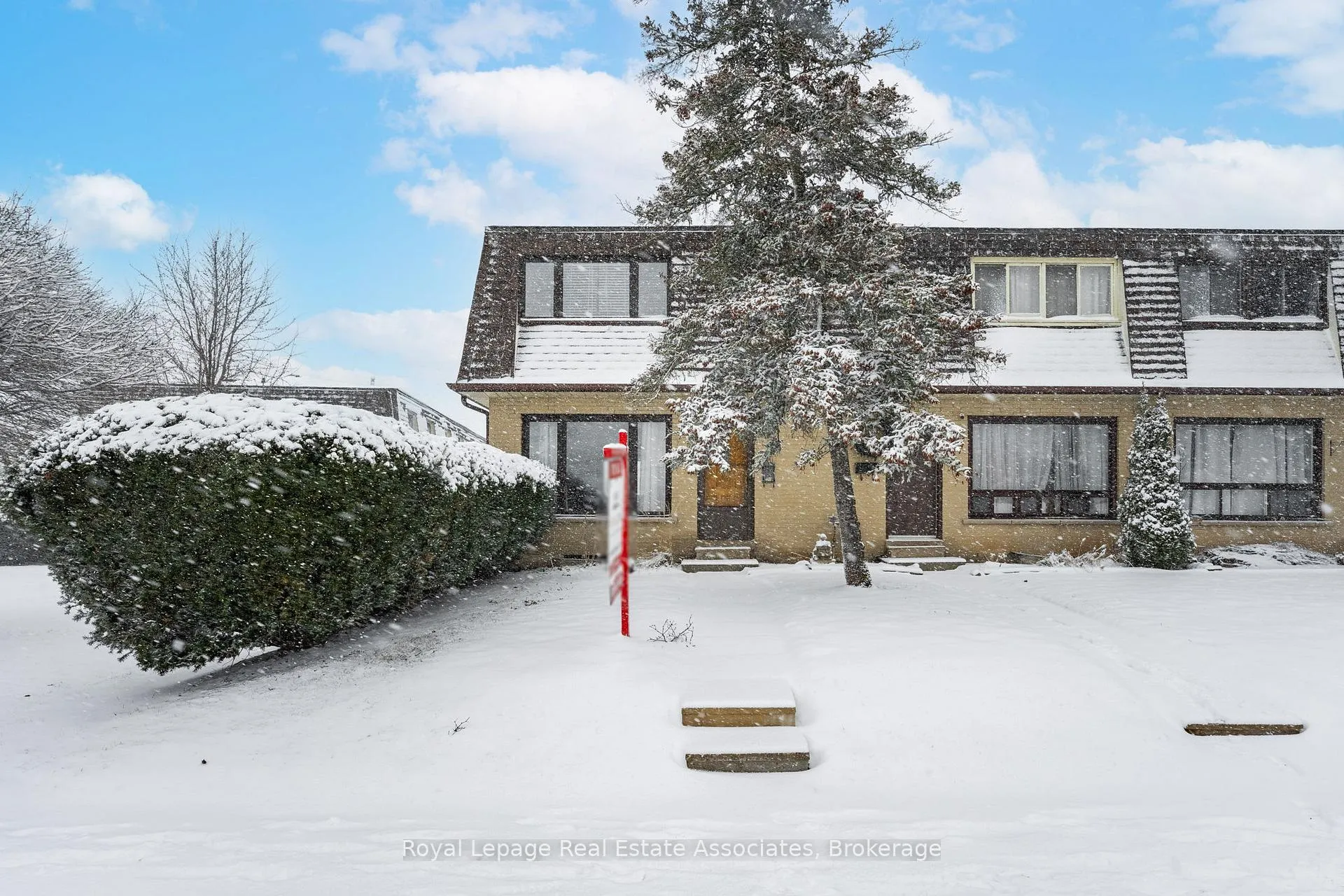 Photo 1 of Unit 31, 20 Mountainview Road S, Halton Hills, Georgetown — HOMEH