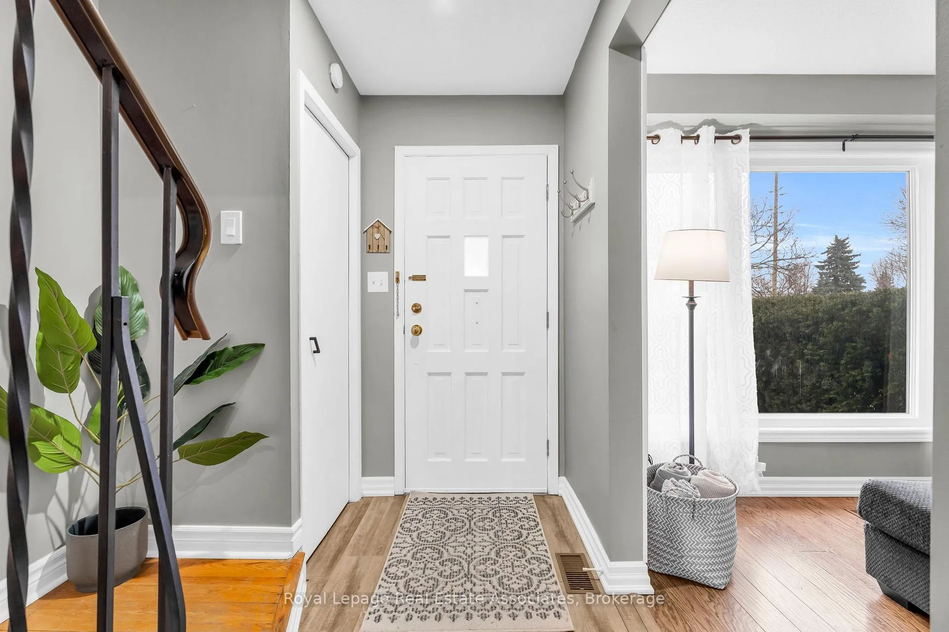 Photo 3 of Unit 31, 20 Mountainview Road S, Halton Hills, Georgetown — HOMEH