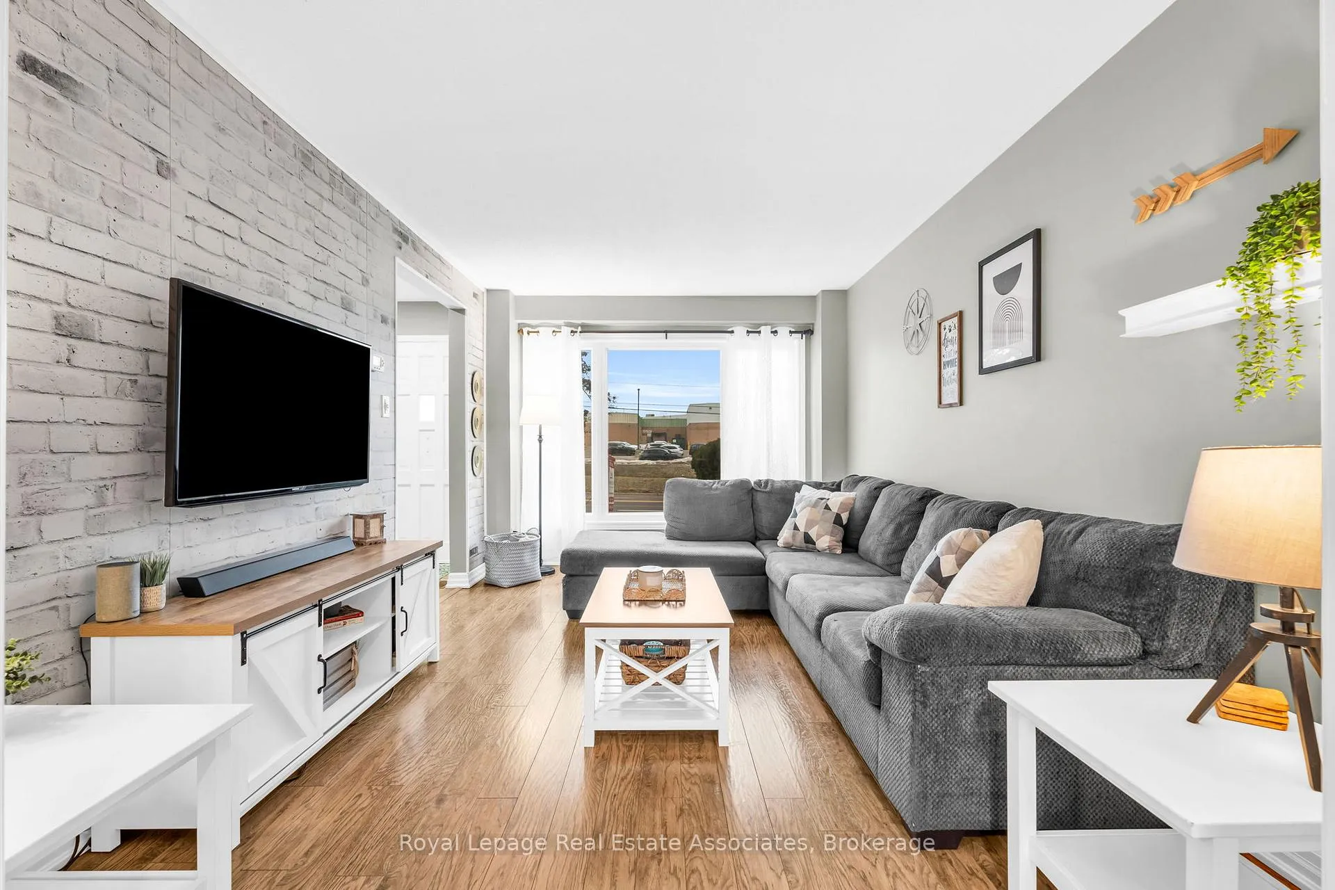 Photo 6 of Unit 31, 20 Mountainview Road S, Halton Hills, Georgetown — HOMEH