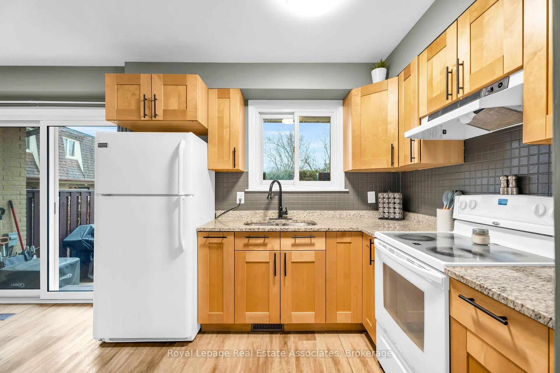 Photo 13 of Unit 31, 20 Mountainview Road S, Halton Hills, Georgetown — HOMEH