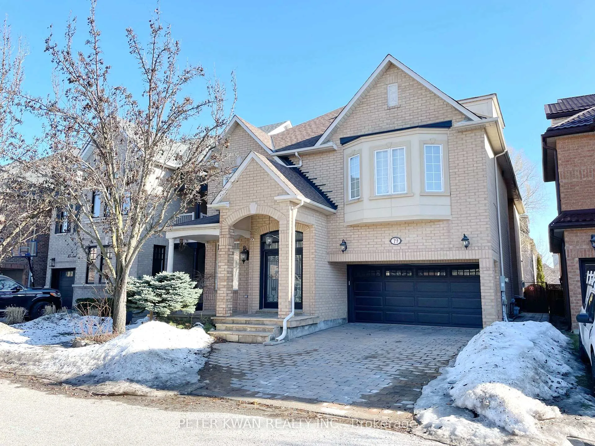 Photo 3 of 19 Seabreeze Avenue, Vaughan, Patterson — HOMEH