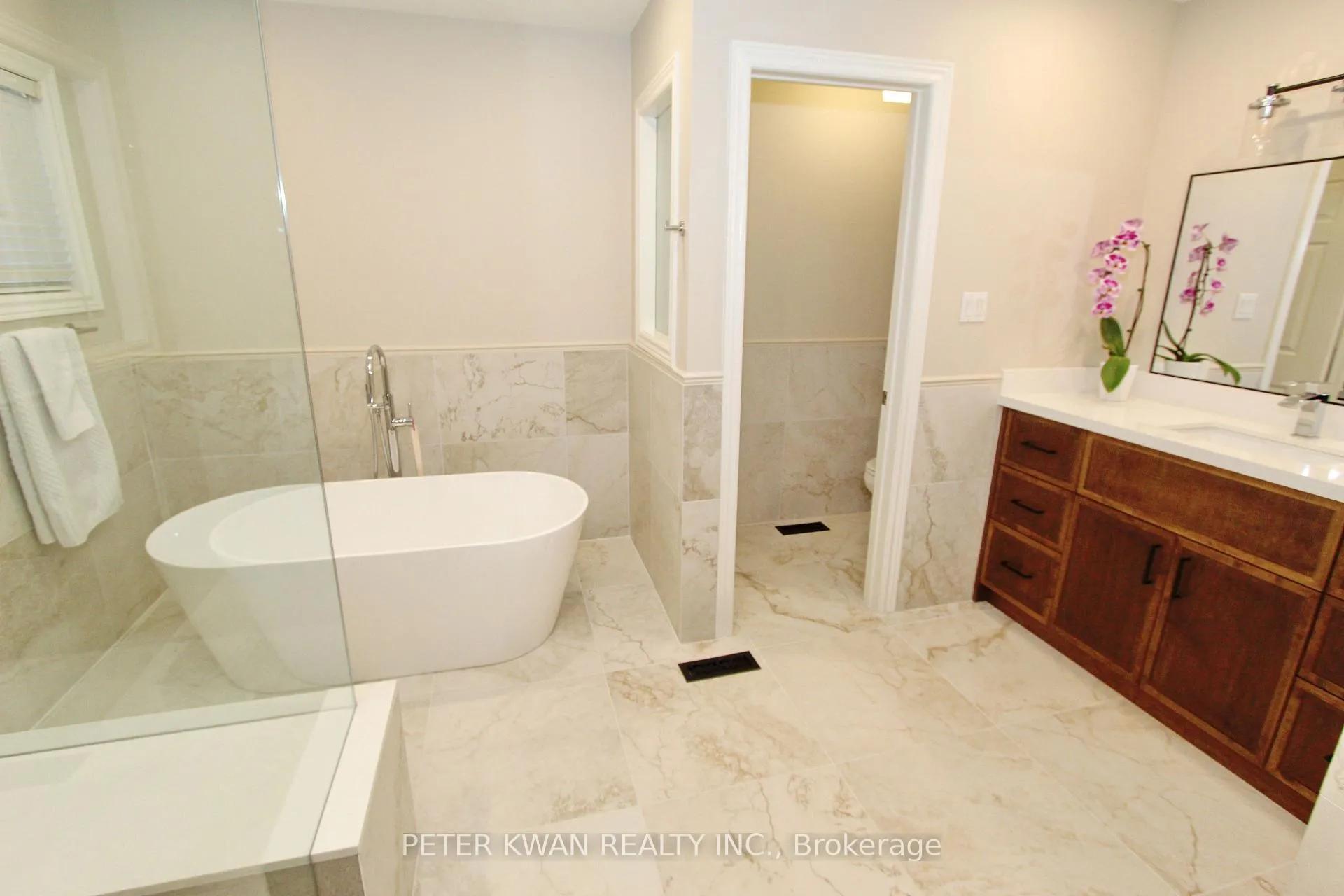 Photo 20 of 19 Seabreeze Avenue, Vaughan, Patterson — HOMEH