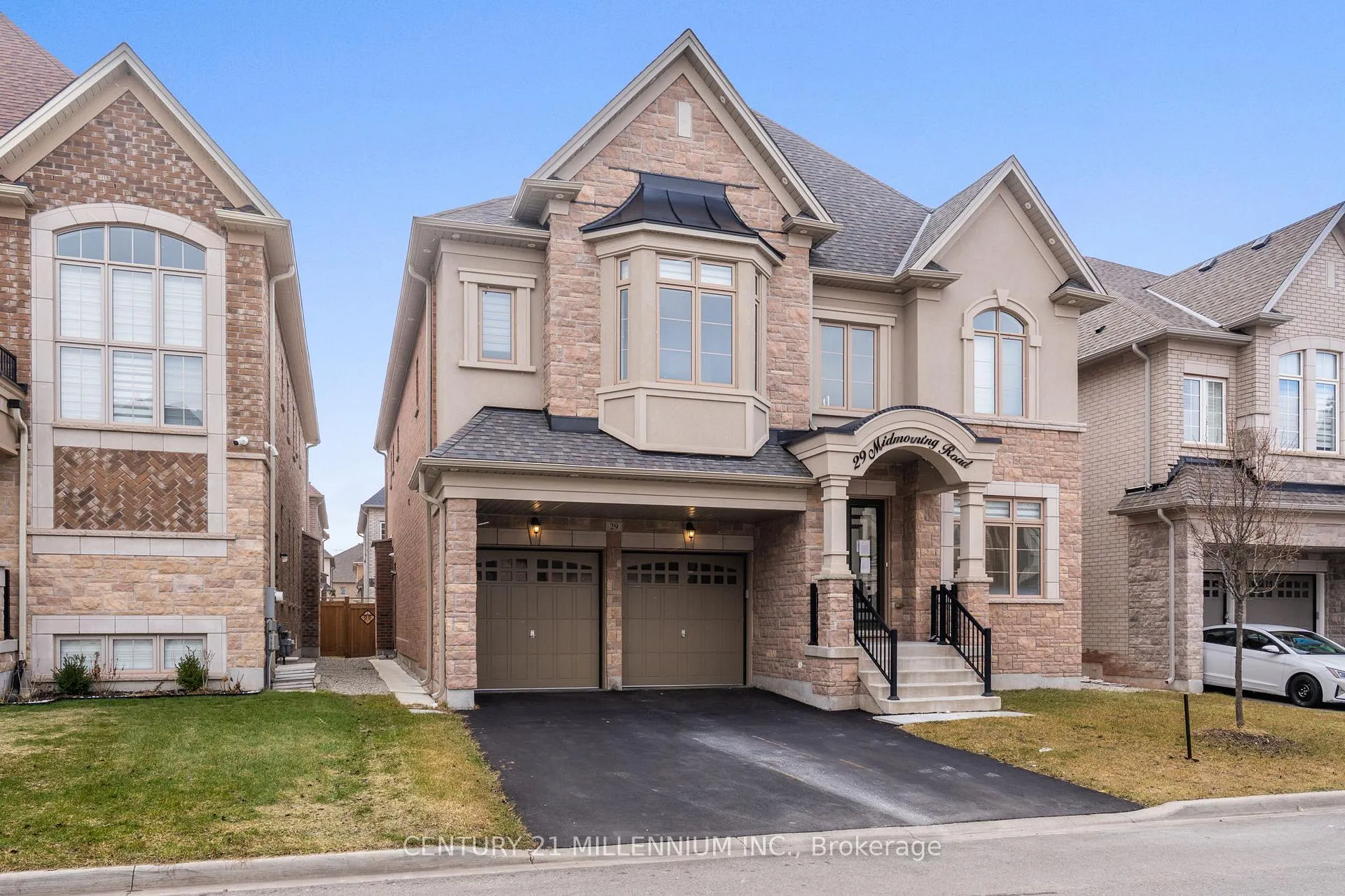 Photo 2 of 29 Midmorning Road S, Brampton, Credit Valley — HOMEH