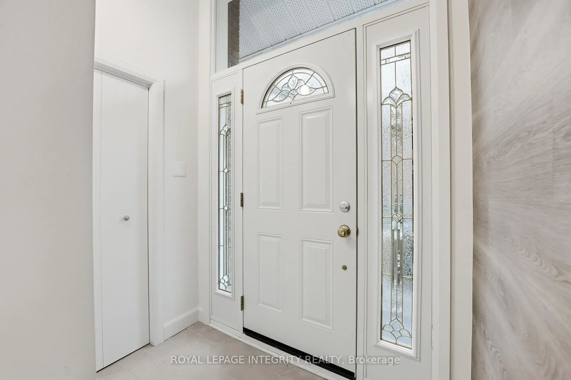 Photo 3 of Unit B, 2291 Badger Crescent, Ottawa, Queensway Terrace South/Ridgeview — HOMEH