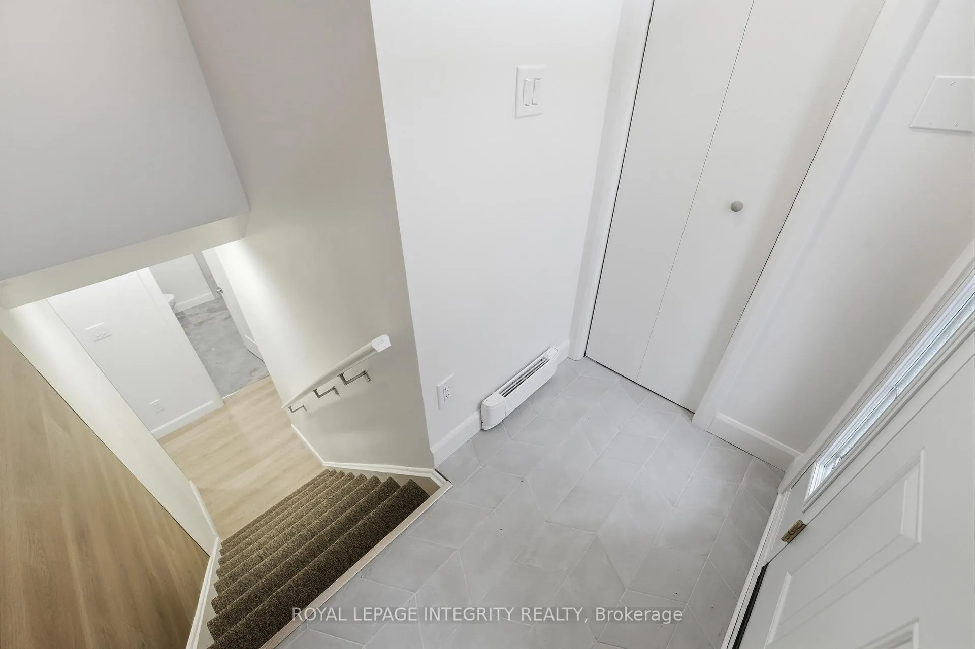 Photo 4 of Unit B, 2291 Badger Crescent, Ottawa, Queensway Terrace South/Ridgeview — HOMEH