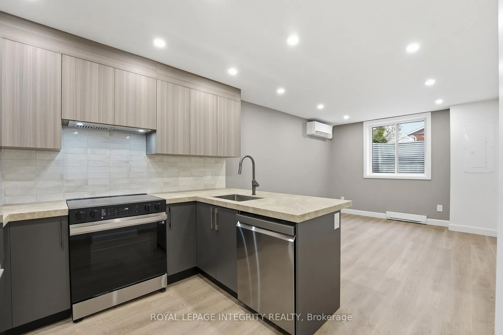 Photo 6 of Unit B, 2291 Badger Crescent, Ottawa, Queensway Terrace South/Ridgeview — HOMEH