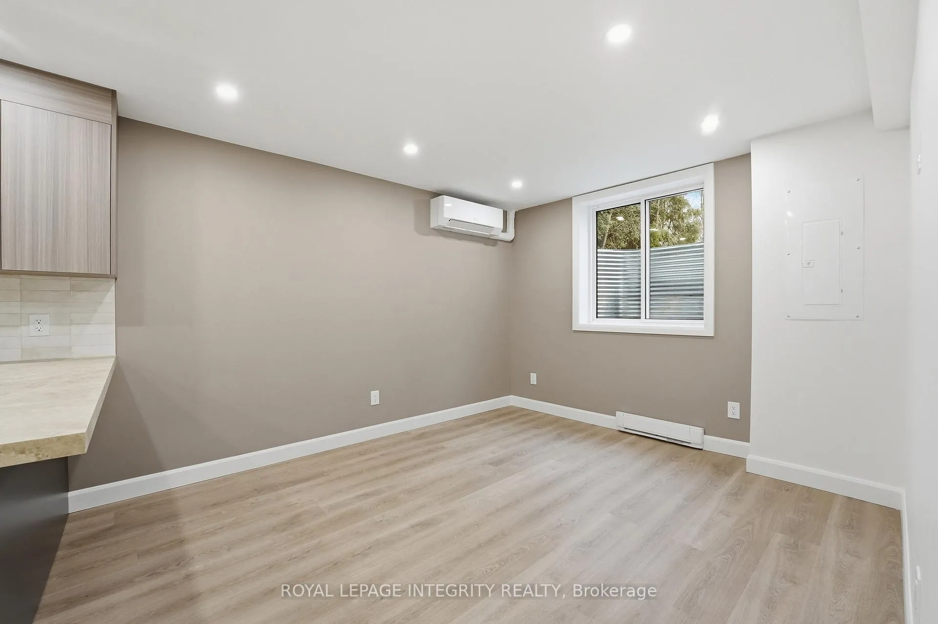 Photo 11 of Unit B, 2291 Badger Crescent, Ottawa, Queensway Terrace South/Ridgeview — HOMEH